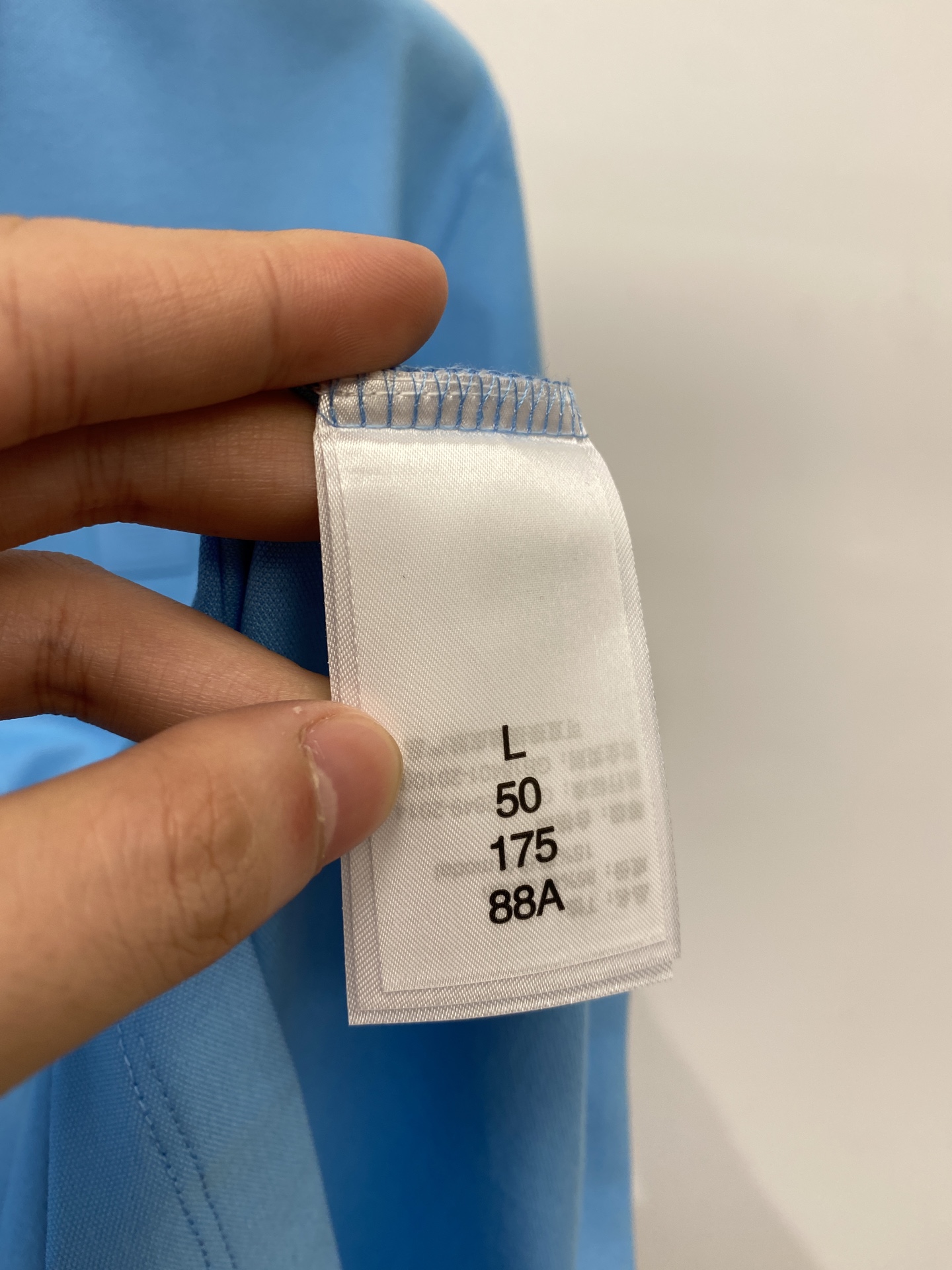 阿玛尼、2025新品短袖T恤，帅气时尚，胸前顶级凹凸印胶图案logo，简约百搭款。面料棉 不仅挺括，保持