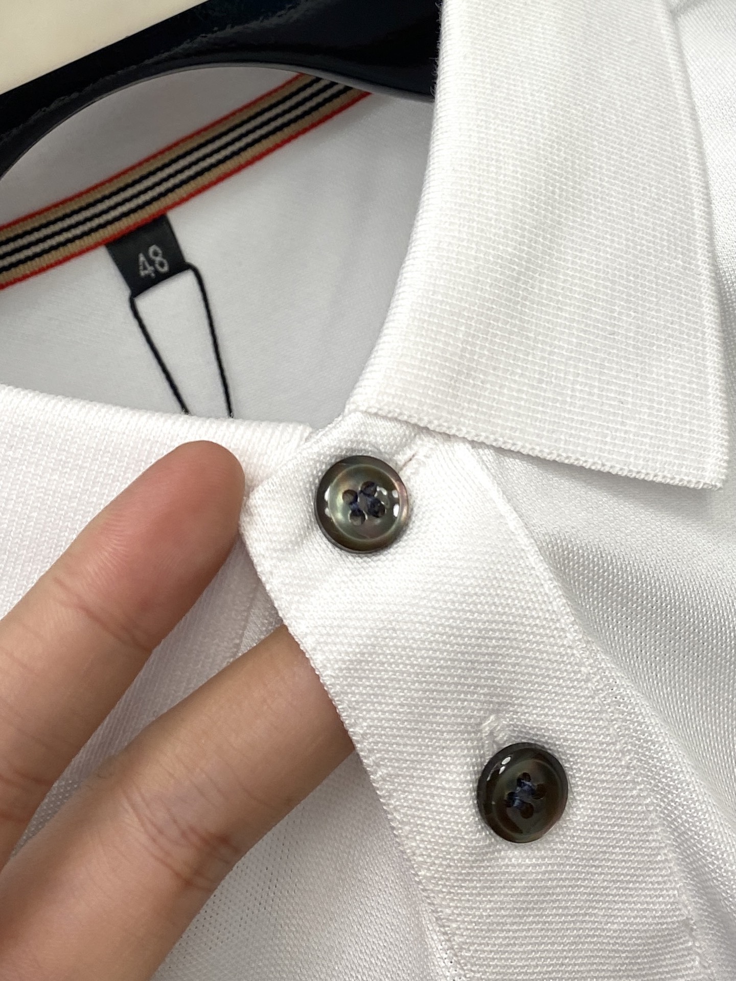 巴宝莉、2025新品短袖T恤，帅气时尚，胸前精致刺绣图案logo，简约百搭款。面料棉 不仅挺括，保持潮流