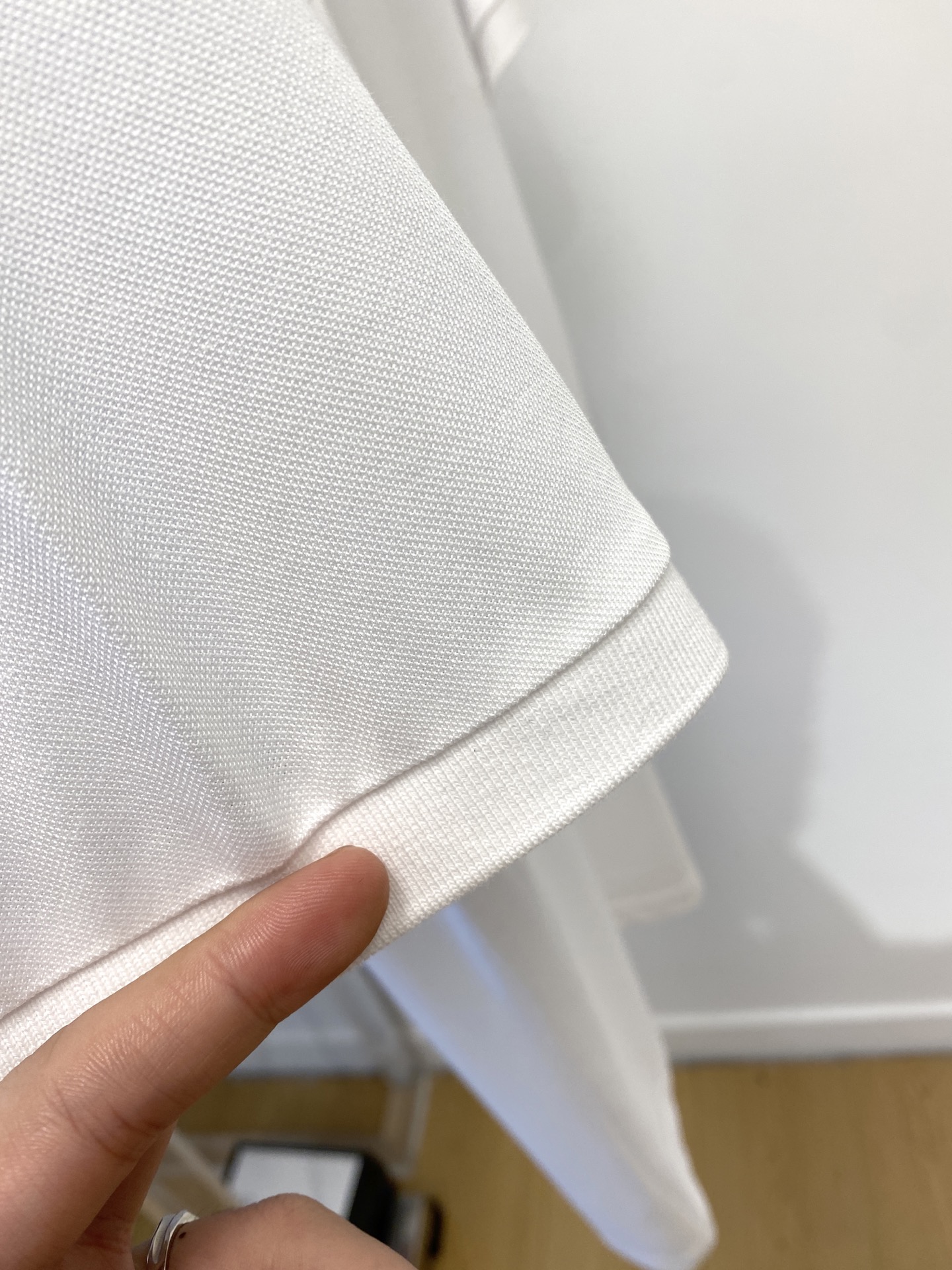 巴宝莉、2025新品短袖T恤，帅气时尚，胸前精致刺绣图案logo，简约百搭款。面料棉 不仅挺括，保持潮流