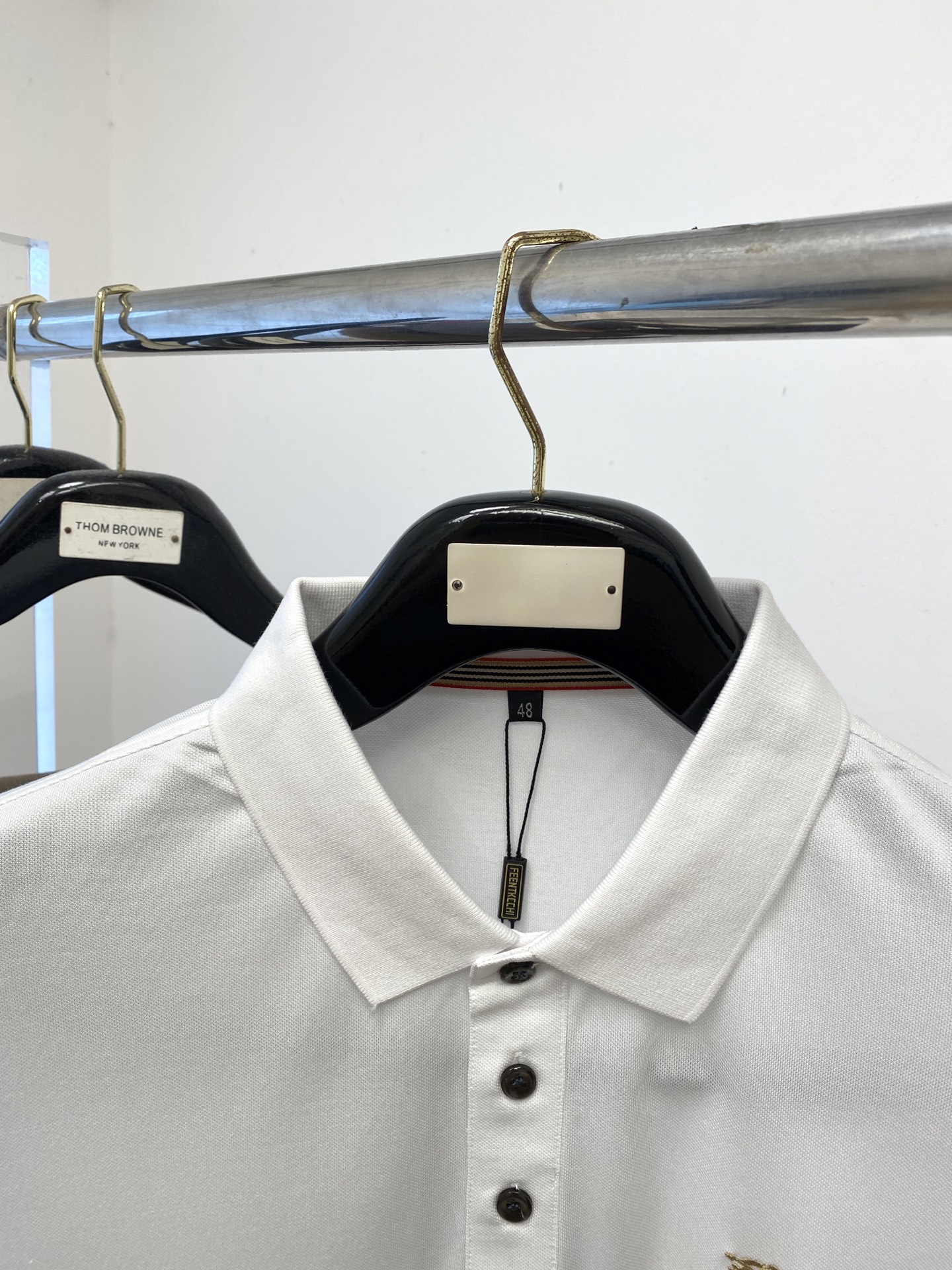 巴宝莉、2025新品短袖T恤，帅气时尚，胸前精致刺绣图案logo，简约百搭款。面料棉 不仅挺括，保持潮流