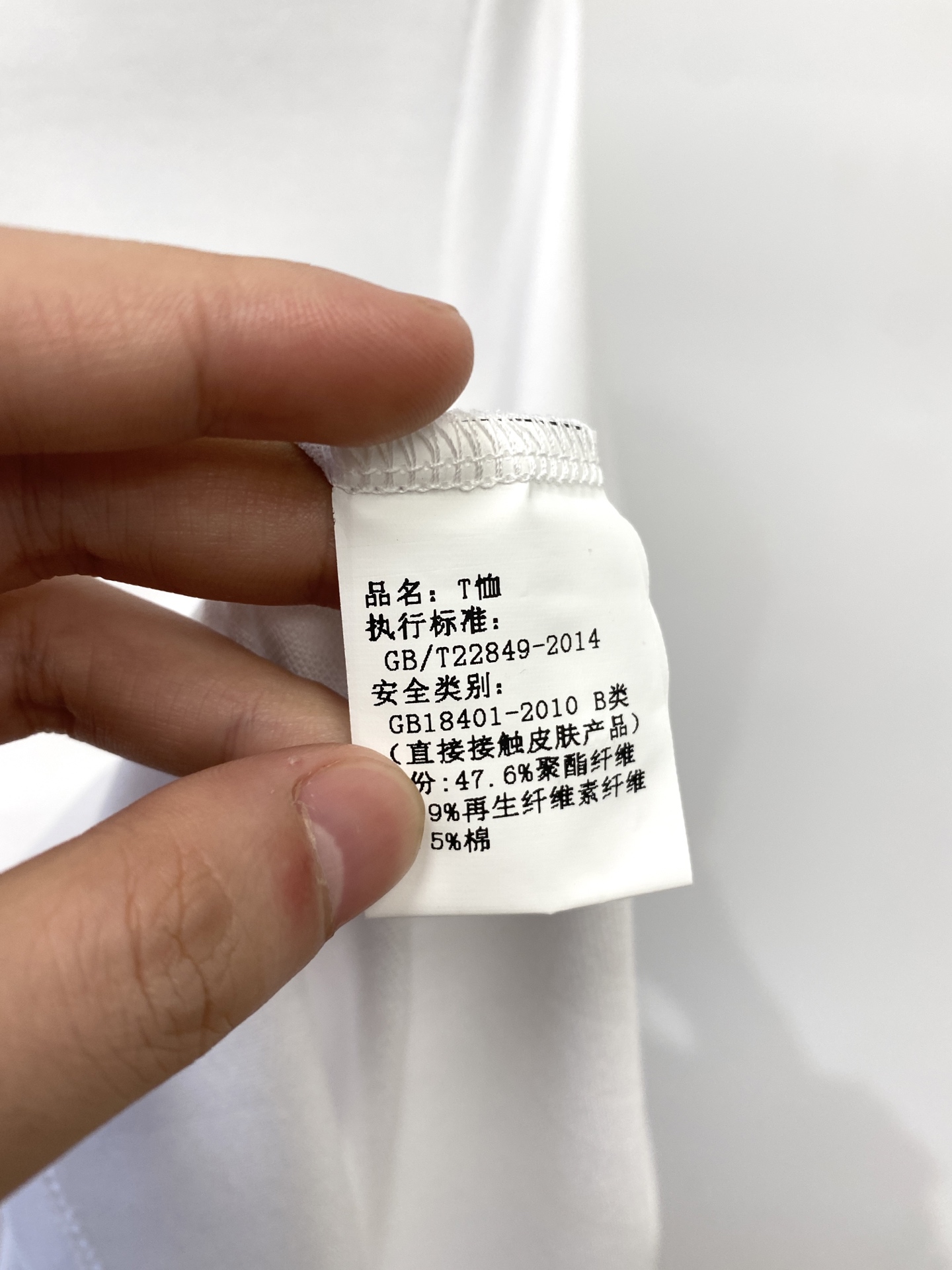 巴宝莉、2025新品短袖T恤，帅气时尚，胸前精致刺绣图案logo，简约百搭款。面料棉 不仅挺括，保持潮流