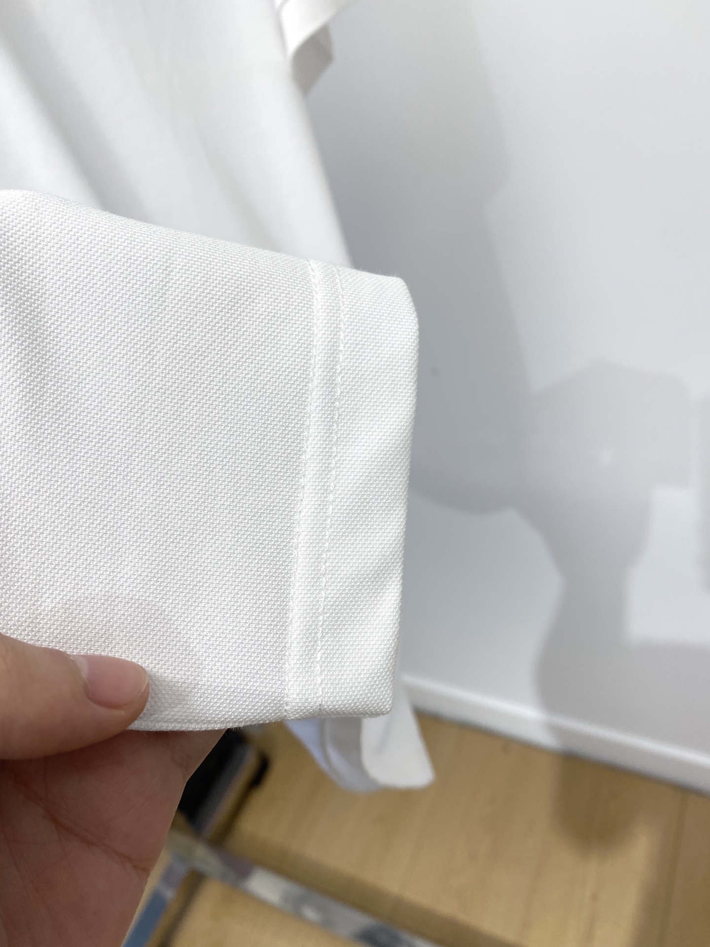 巴宝莉、2025新品短袖T恤，帅气时尚，胸前精致刺绣图案logo，简约百搭款。面料棉 不仅挺括，保持潮流