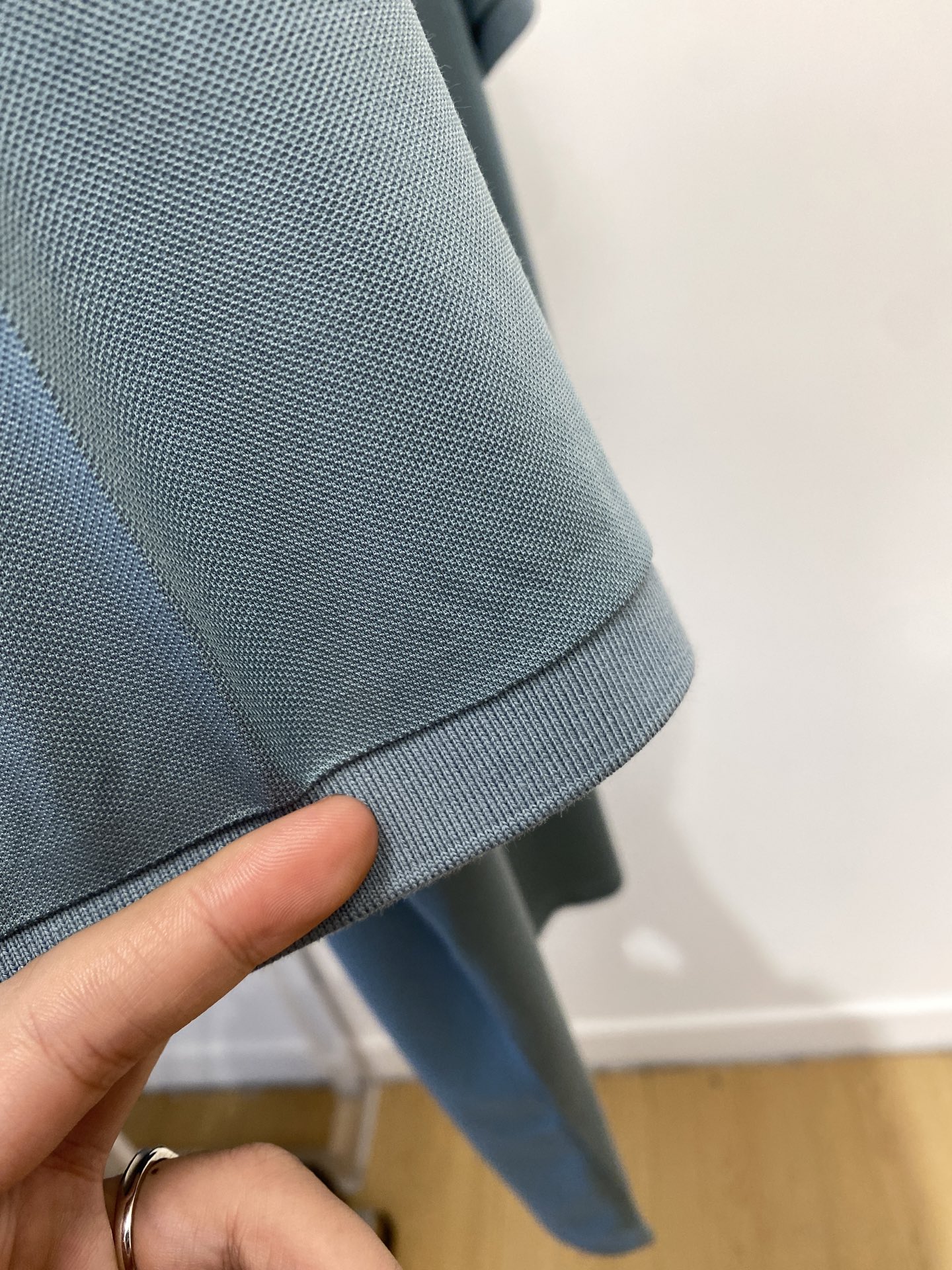 巴宝莉、2025新品短袖T恤，帅气时尚，胸前精致刺绣图案logo，简约百搭款。面料棉 不仅挺括，保持潮流