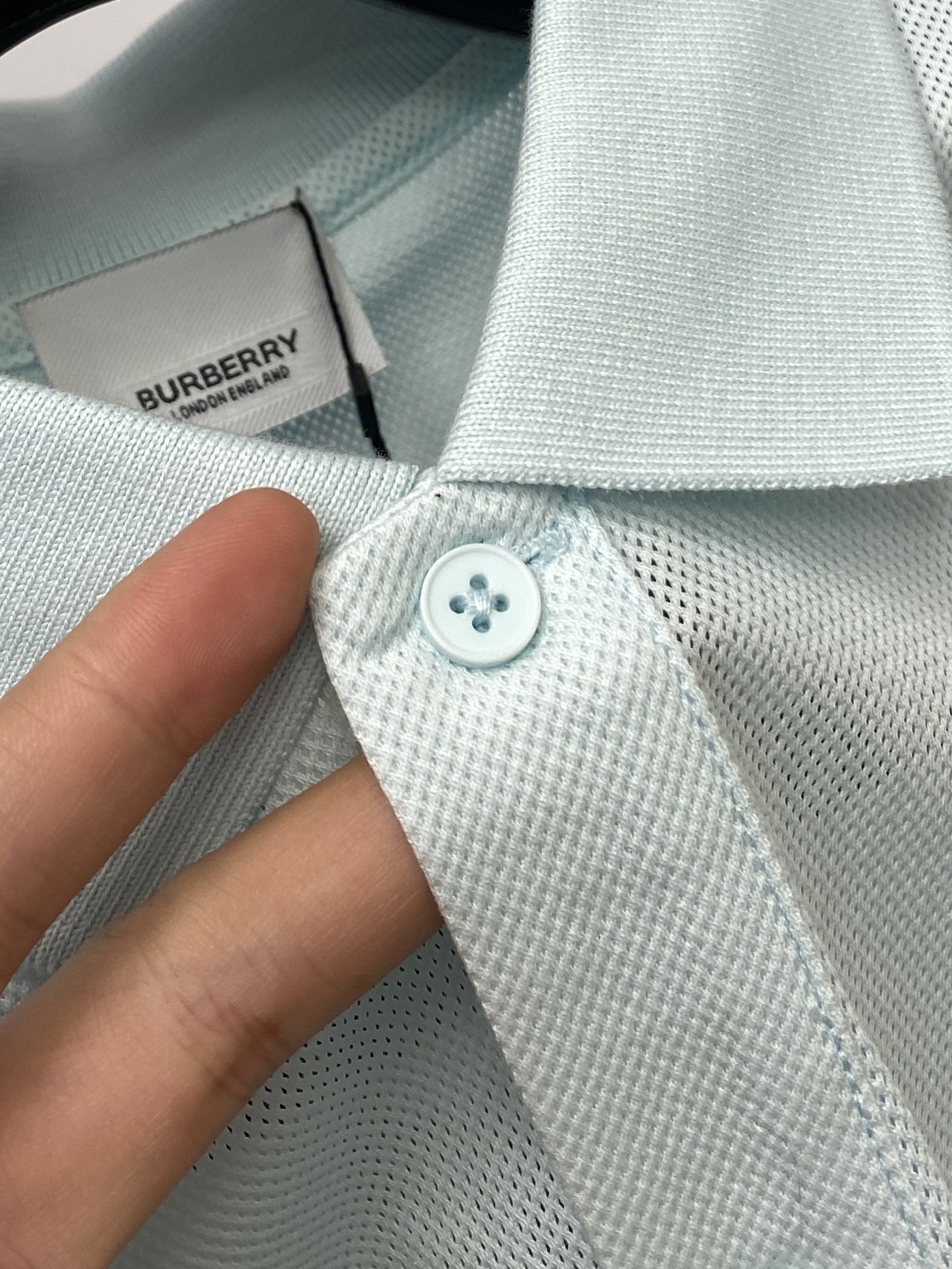 巴宝莉、2025新品短袖T恤，帅气时尚，胸前顶级印胶图案logo，简约百搭款。面料棉 不仅挺括，保持潮流