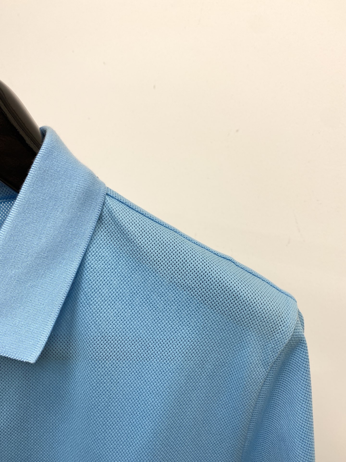 巴宝莉、2025新品短袖T恤，帅气时尚，胸前顶级印胶图案logo，简约百搭款。面料棉 不仅挺括，保持潮流