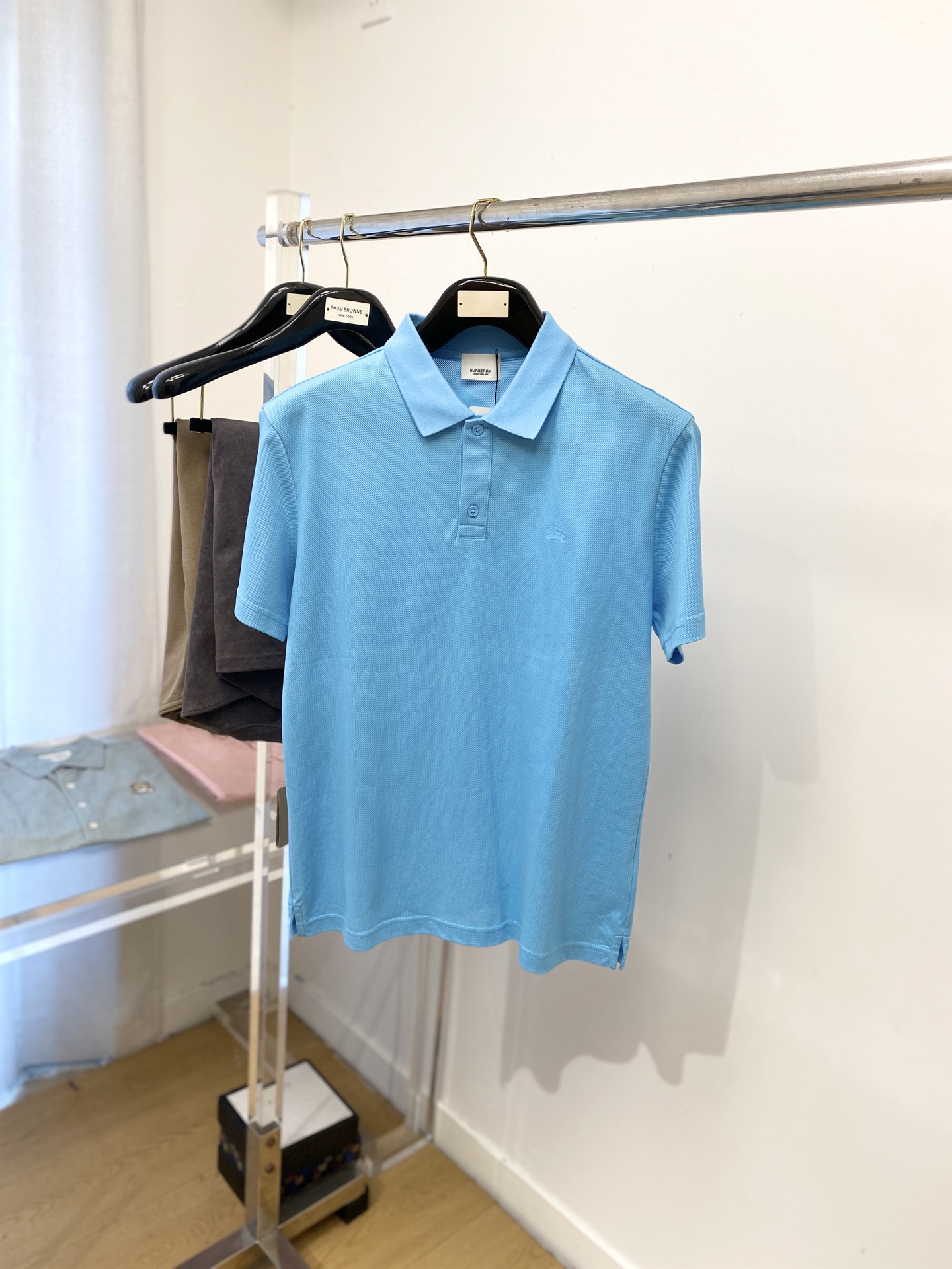 巴宝莉、2025新品短袖T恤，帅气时尚，胸前顶级印胶图案logo，简约百搭款。面料棉 不仅挺括，保持潮流