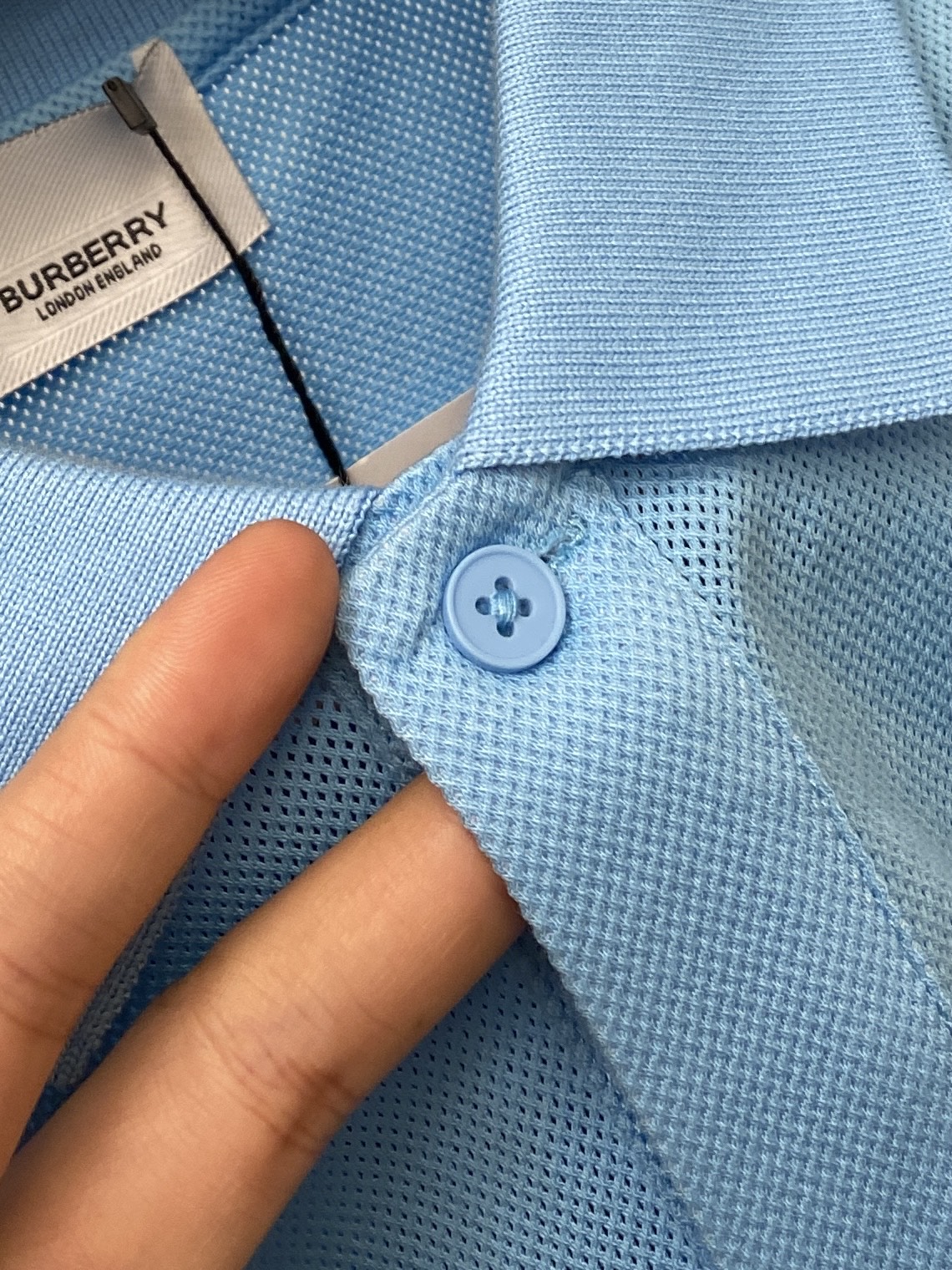 巴宝莉、2025新品短袖T恤，帅气时尚，胸前顶级印胶图案logo，简约百搭款。面料棉 不仅挺括，保持潮流