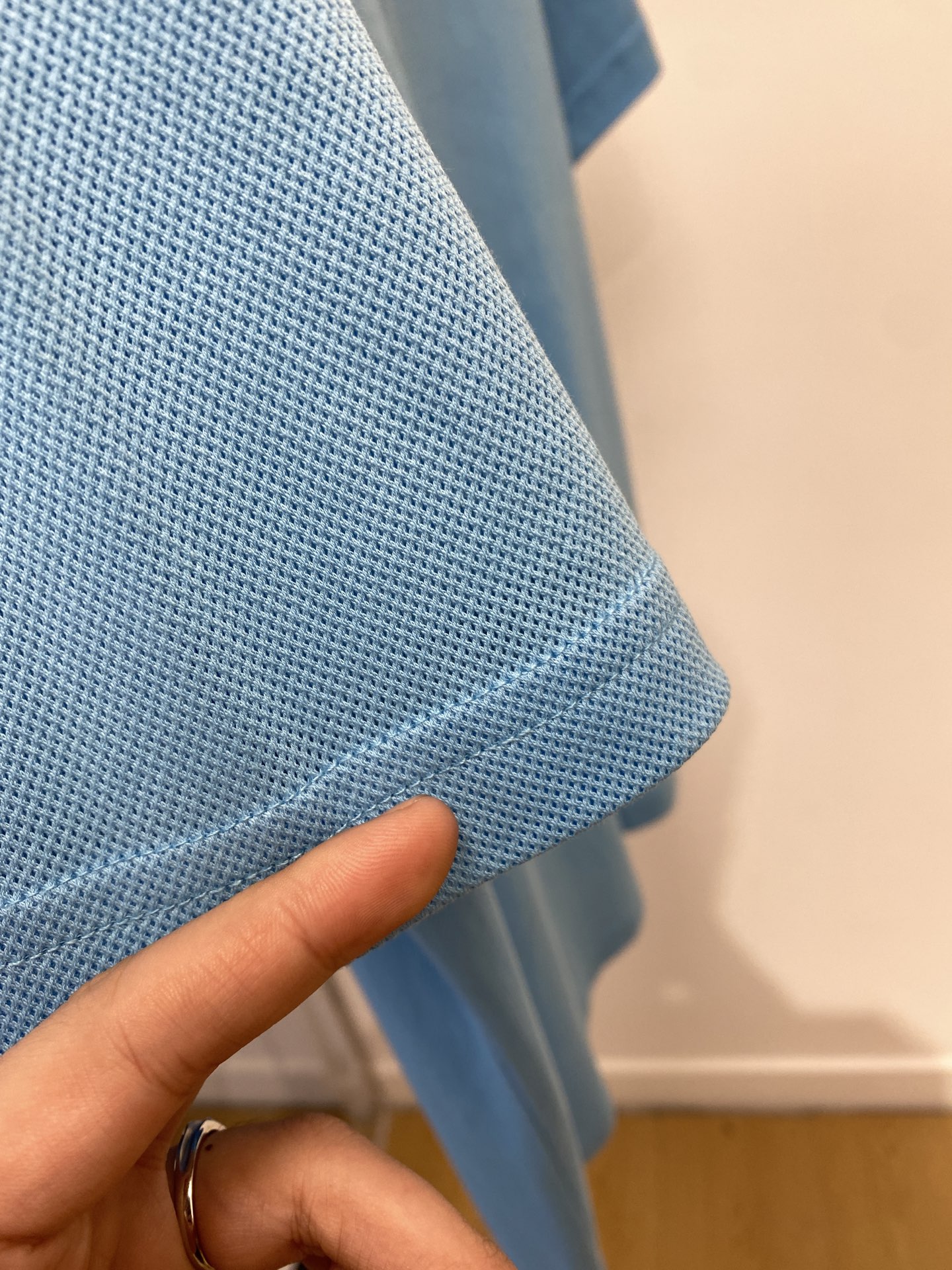 巴宝莉、2025新品短袖T恤，帅气时尚，胸前顶级印胶图案logo，简约百搭款。面料棉 不仅挺括，保持潮流