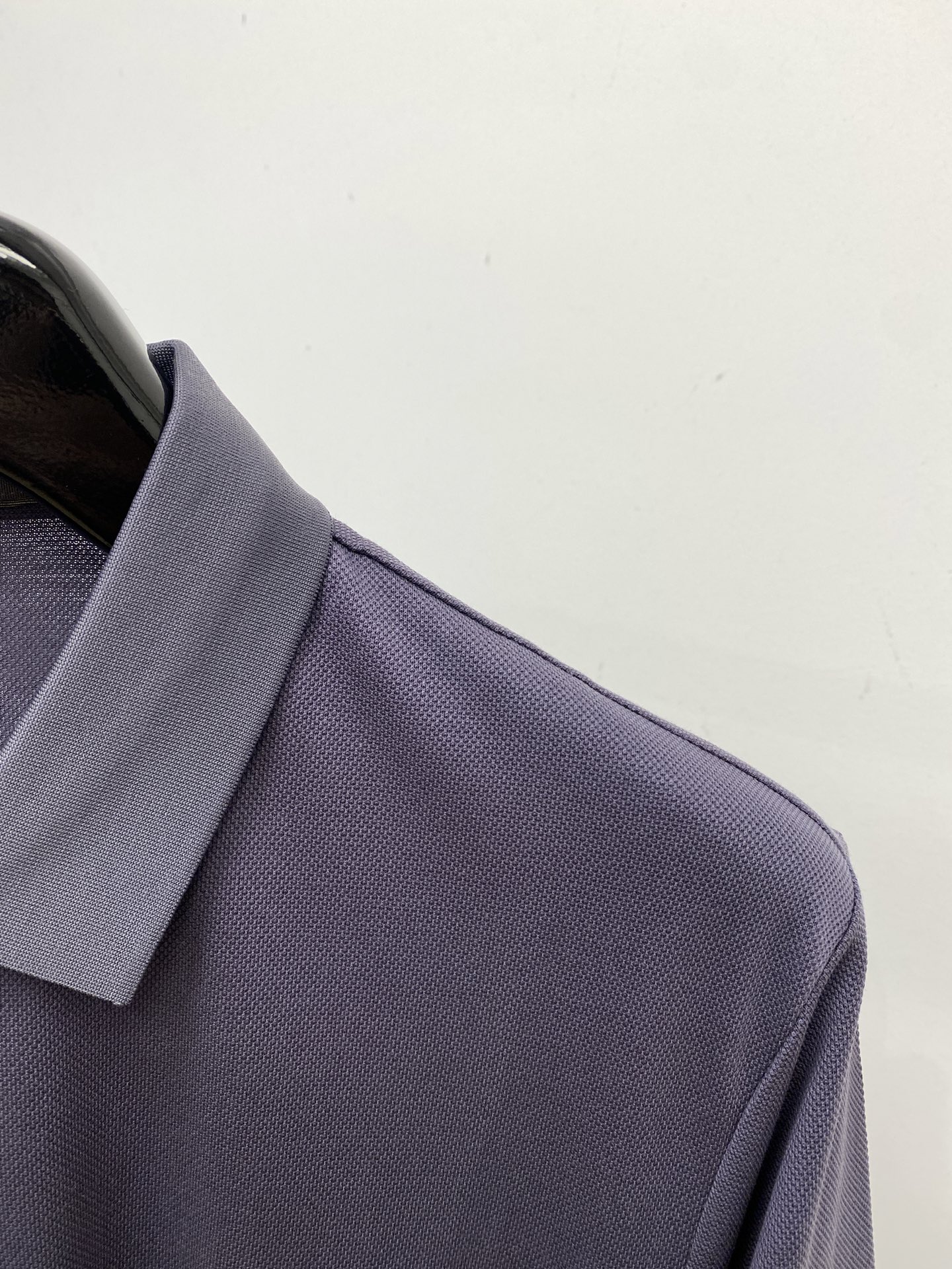 巴宝莉、2025新品短袖T恤，帅气时尚，胸前精致刺绣图案logo，简约百搭款。面料棉 不仅挺括，保持潮流