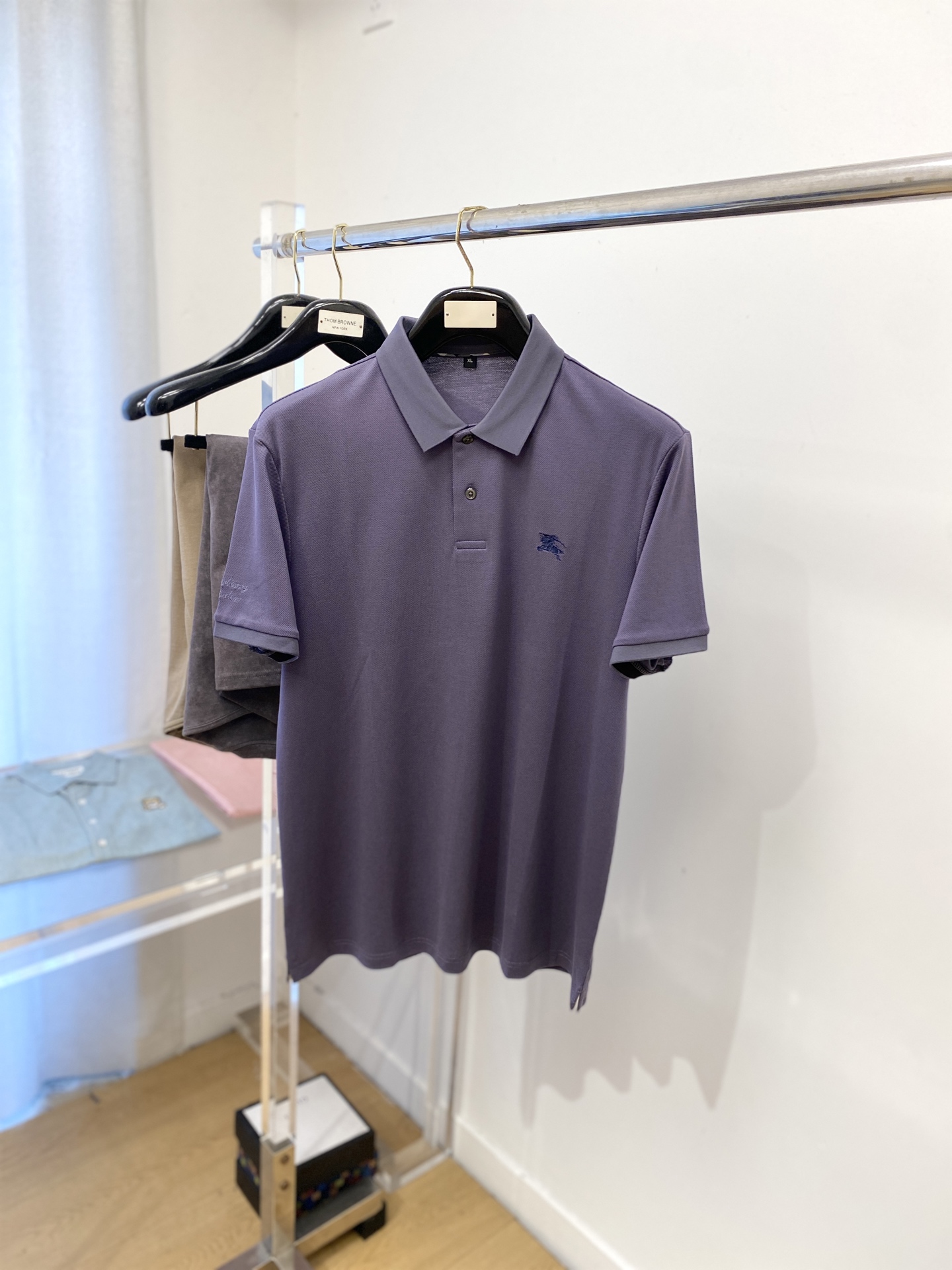 巴宝莉、2025新品短袖T恤，帅气时尚，胸前精致刺绣图案logo，简约百搭款。面料棉 不仅挺括，保持潮流