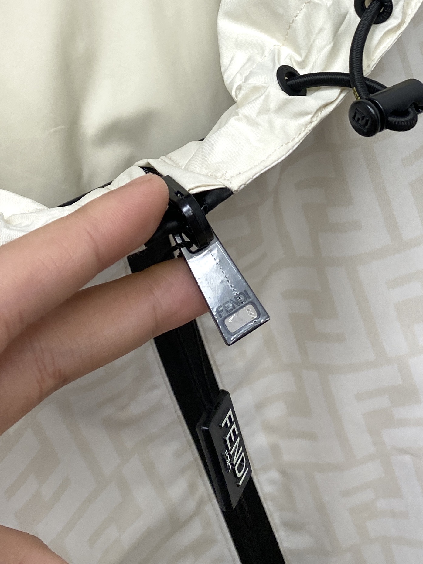 ￼芬迪、2025新品双面穿夹克外套，时尚帅气，简约百搭款，顶级数码定位印花字母logo，定制原版面料，不