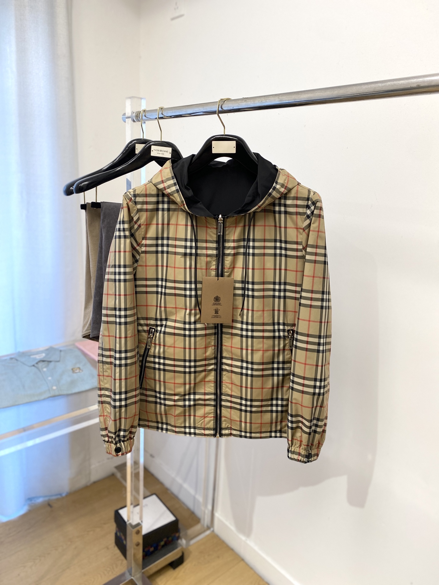NO:516598,Burberry, 2025 new double-sided jacket, fashionable and handsome, simple and versatile, classic Burberry plaid logo, customized original fabric, not only crisp, maintains the trendy silhouette, and is comfortable to wear, and the yarn is more delicate, the number M-3XL, burberry, jackets & coats, jackets & coats, alexander wang19860909巴宝莉、2025新品双面穿夹克外套,时尚帅气,简约百搭款,经典巴宝莉格纹logo,定制原版面料,不仅挺括,保持潮流的廓形,又穿着舒适,纱织更细腻,码数M-3XL,,burberry,jackets & coats,jackets & coats,alexander wang,Men's clothing