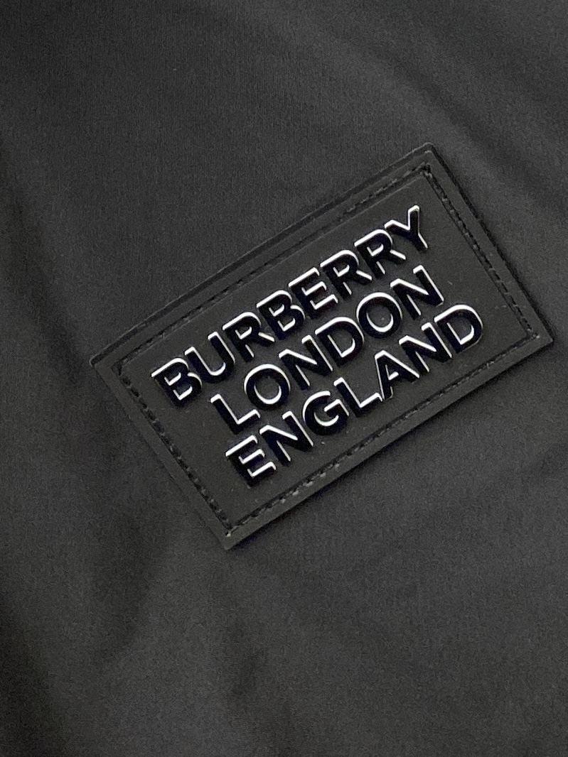 巴宝莉、2025新品双面穿夹克外套，时尚帅气，简约百搭款，经典巴宝莉格纹logo，定制原版面料，不仅挺括