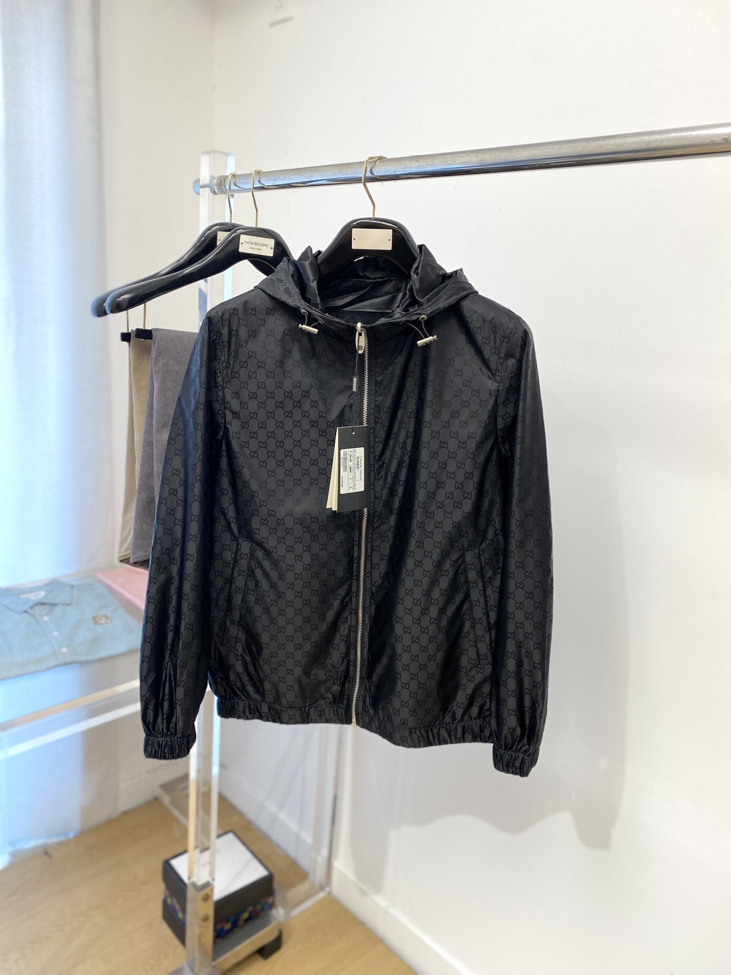 NO:516527,Guqi, 2025 new double-sided jacket, fashionable and handsome, simple and versatile, top-level digital positioning and woven letter logo, customized original fabric, not only crisp, maintains the trendy silhouette, and is comfortable to wear, and the yarn is more delicate, code M-3XL,, jackets & coats, jackets & coats, alexander wang19860909古奇、2025新品双面穿夹克外套,时尚帅气,简约百搭款,顶级数码定位定织字母logo,定制原版面料,不仅挺括,保持潮流的廓形,又穿着舒适,纱织更细腻,码数M-3XL,,jackets & coats,jackets & coats,alexander wang,Men's clothing