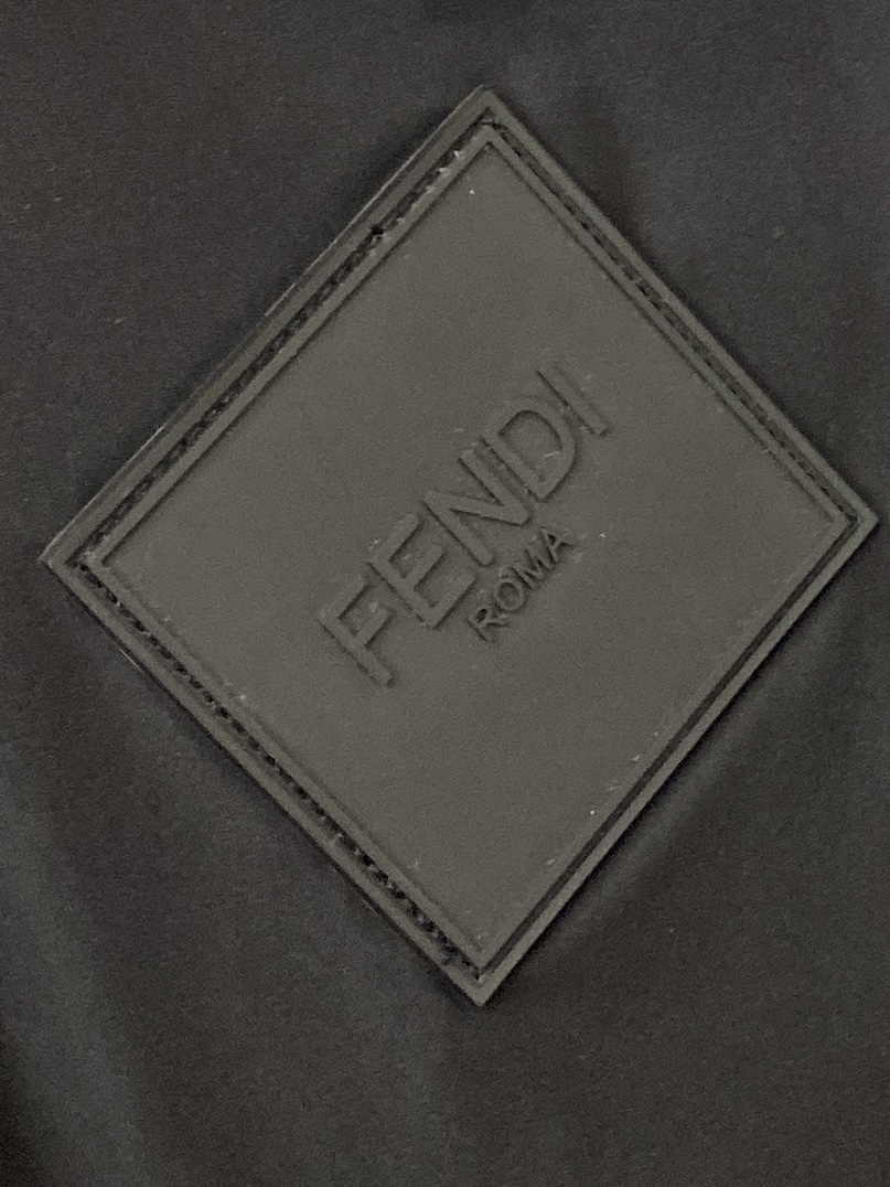 芬迪、2025新品双面穿夹克外套，时尚帅气，简约百搭款，顶级数码定位定织字母logo，定制原版面料，不仅