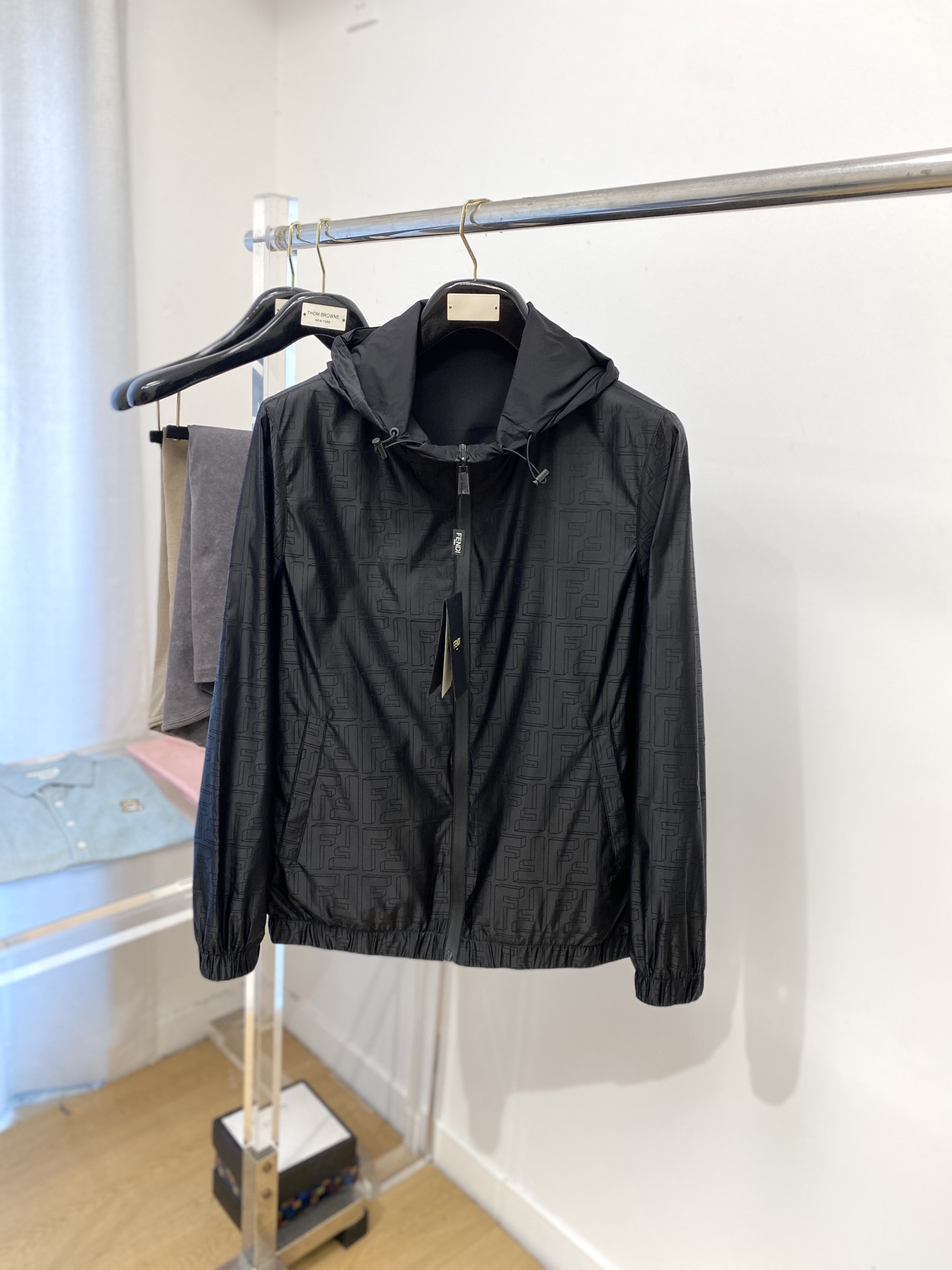 NO:516594,Fendi, 2025 new double-sided jacket, fashionable and handsome, simple and versatile, top-level digital positioning and woven letter logo, customized original fabric, not only crisp, maintains the trendy silhouette, and is comfortable to wear, and the yarn is more delicate, code M-3XL, fendi, jackets & coats, jackets & coats, alexander wang19860909芬迪、2025新品双面穿夹克外套,时尚帅气,简约百搭款,顶级数码定位定织字母logo,定制原版面料,不仅挺括,保持潮流的廓形,又穿着舒适,纱织更细腻,码数M-3XL,,fendi,jackets & coats,jackets & coats,alexander wang,Men's clothing