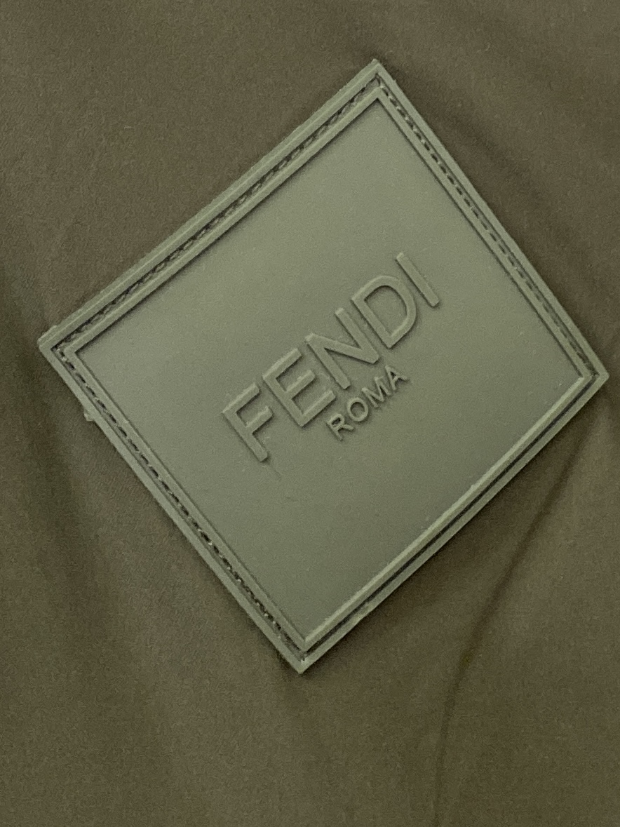 芬迪、2025新品双面穿夹克外套，时尚帅气，简约百搭款，顶级数码定位定织字母logo，定制原版面料，不仅