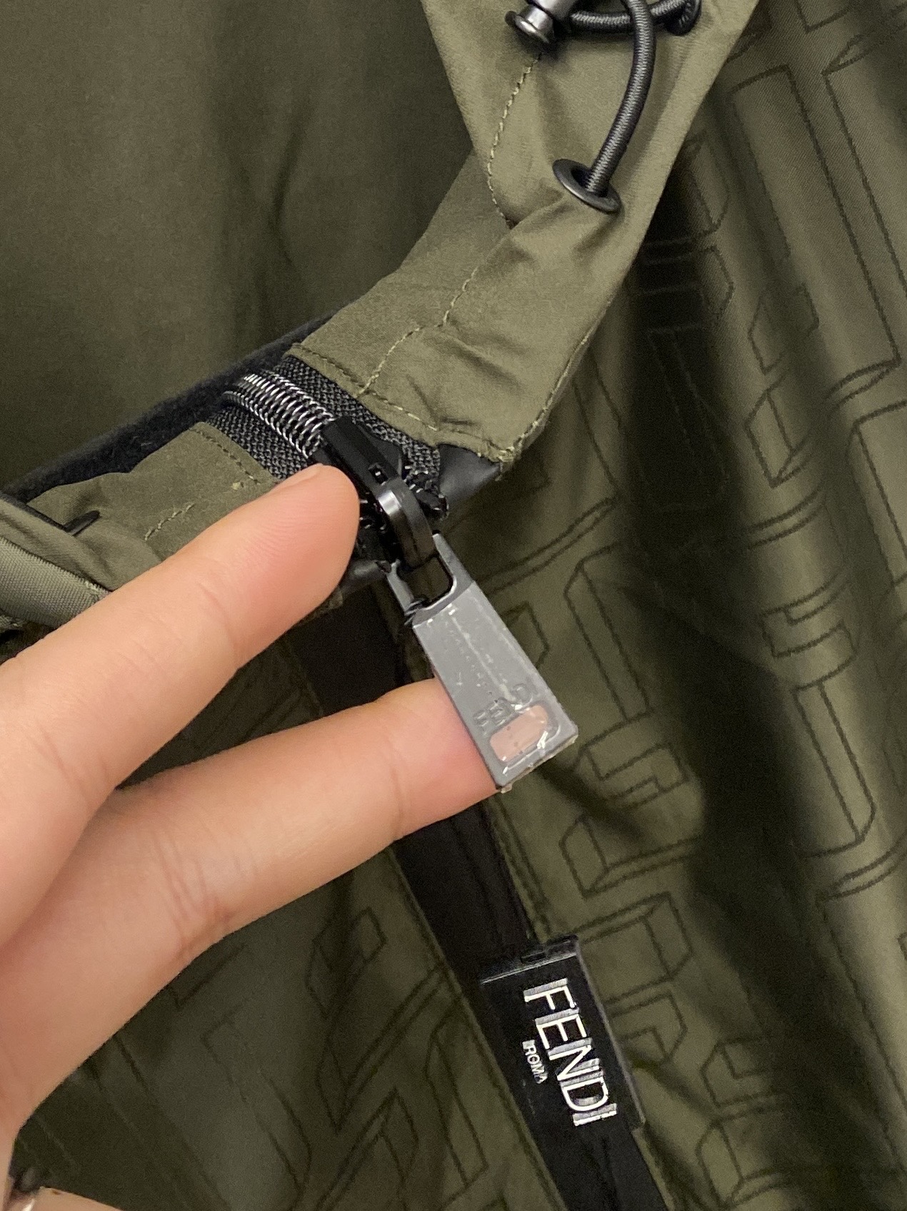 芬迪、2025新品双面穿夹克外套，时尚帅气，简约百搭款，顶级数码定位定织字母logo，定制原版面料，不仅