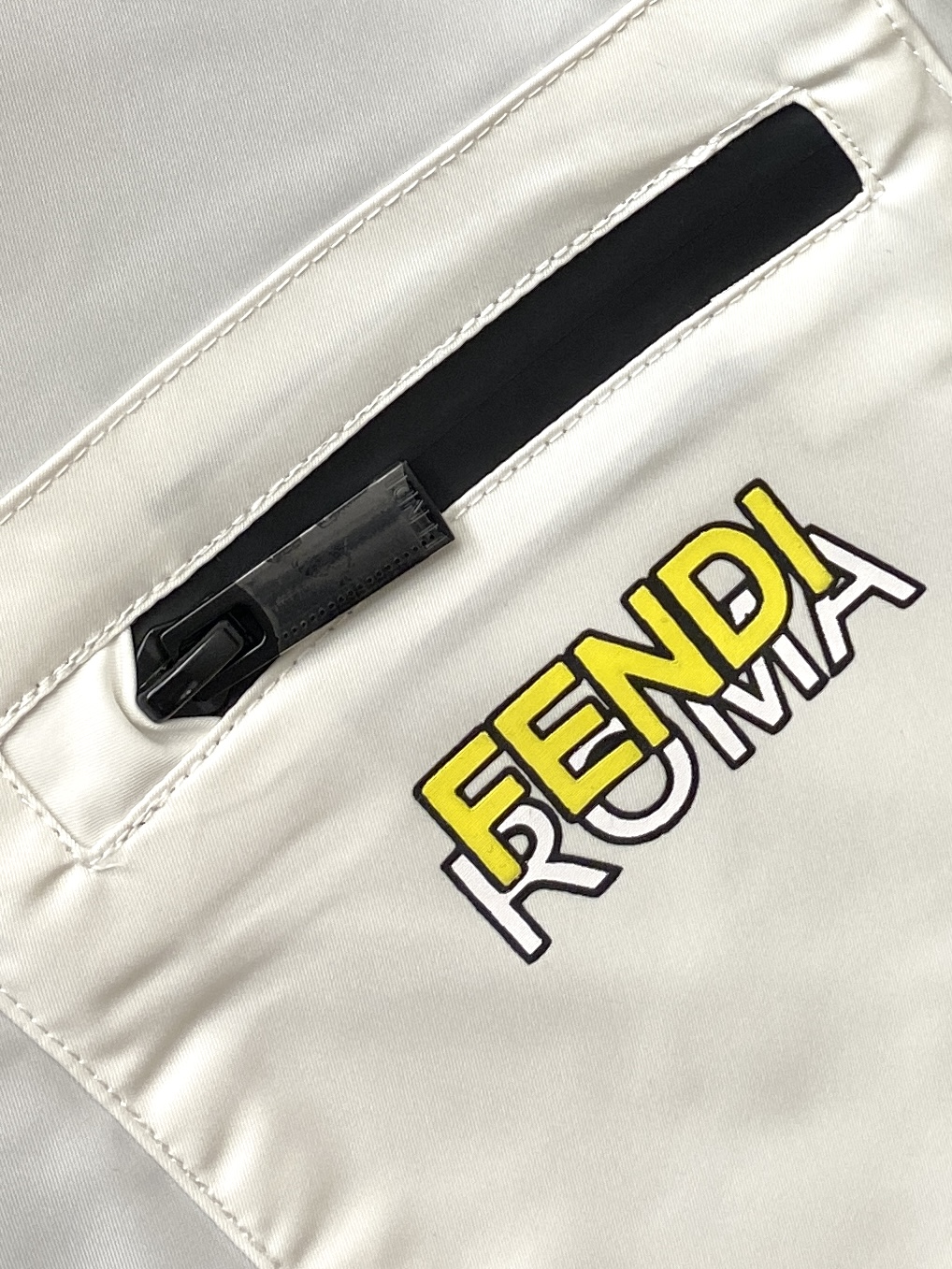 芬迪、2025新品双面穿夹克外套，时尚帅气，简约百搭款，胸前顶级印花字母logo，定制原版面料，不仅挺括