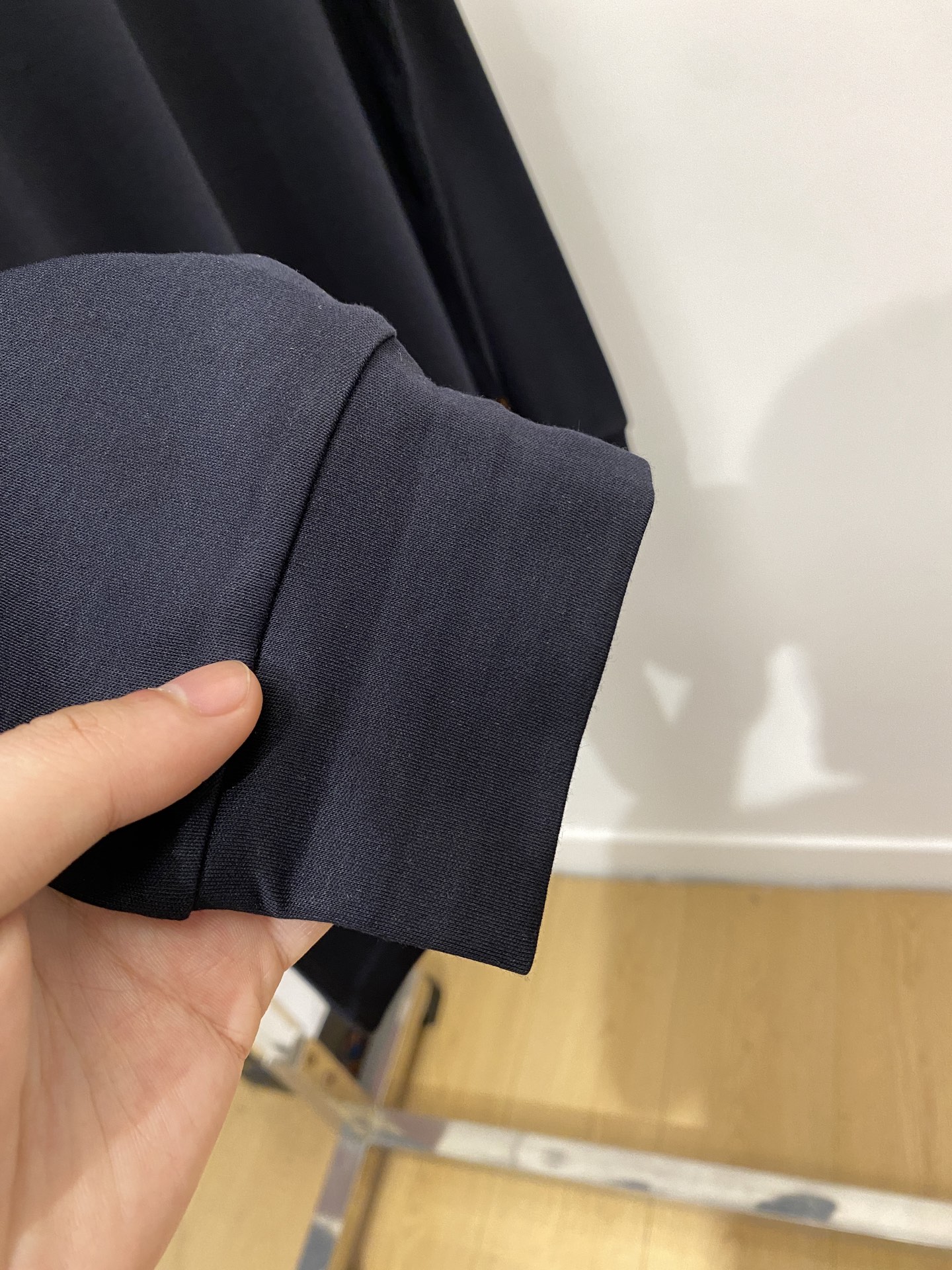 杰尼亚、2025新品长袖打底，帅气时尚，胸前设计凹凸印胶图案logo，简约百搭款。面料棉 不仅挺括，保持