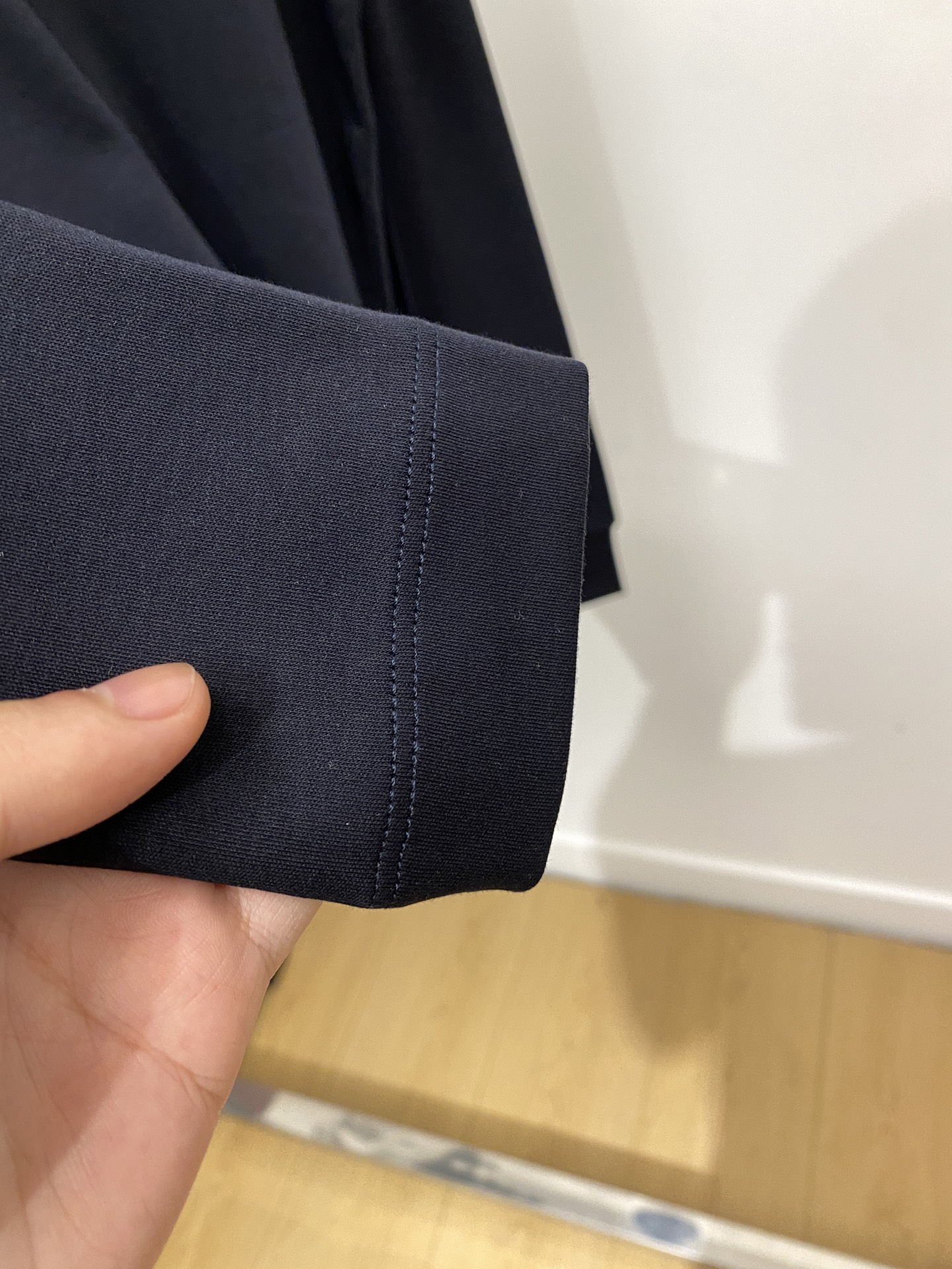 杰尼亚、2025新品长袖打底，帅气时尚，胸前设计凹凸印胶图案logo，简约百搭款。面料棉 不仅挺括，保持