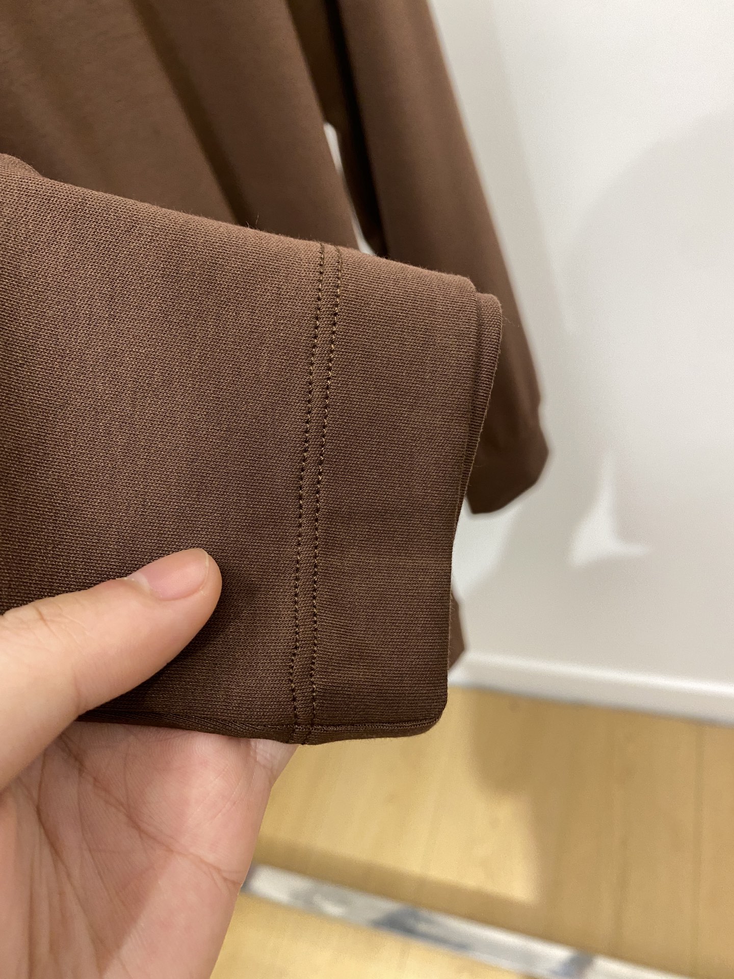 杰尼亚、2025新品长袖打底，帅气时尚，胸前设计凹凸印胶图案logo，简约百搭款。面料棉 不仅挺括，保持