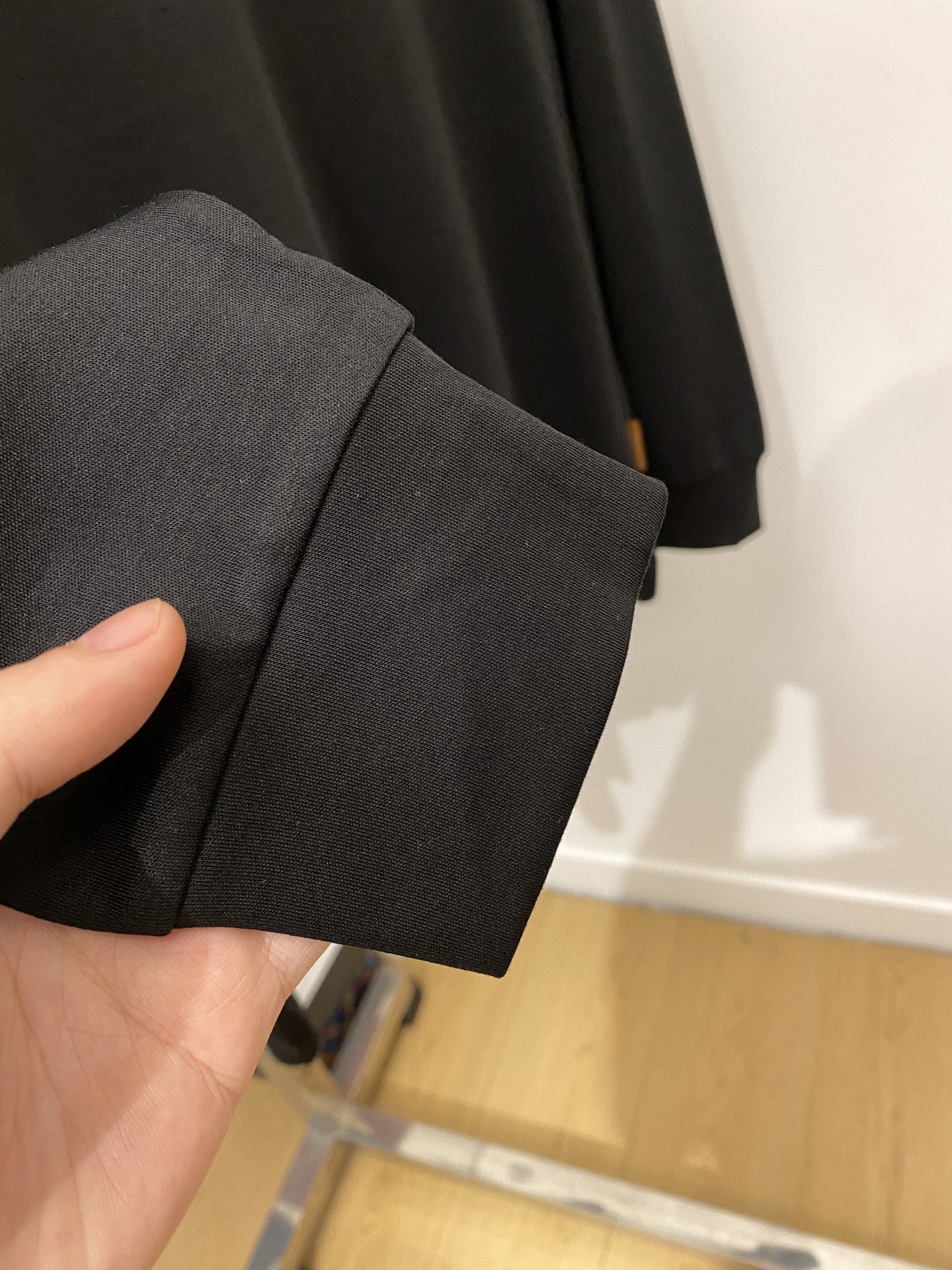 杰尼亚、2025新品长袖打底，帅气时尚，胸前设计凹凸印胶图案logo，简约百搭款。面料棉 不仅挺括，保持