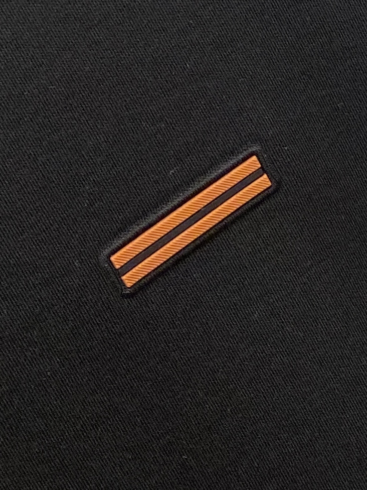 杰尼亚、2025新品长袖打底，帅气时尚，胸前设计凹凸印胶图案logo，简约百搭款。面料棉 不仅挺括，保持