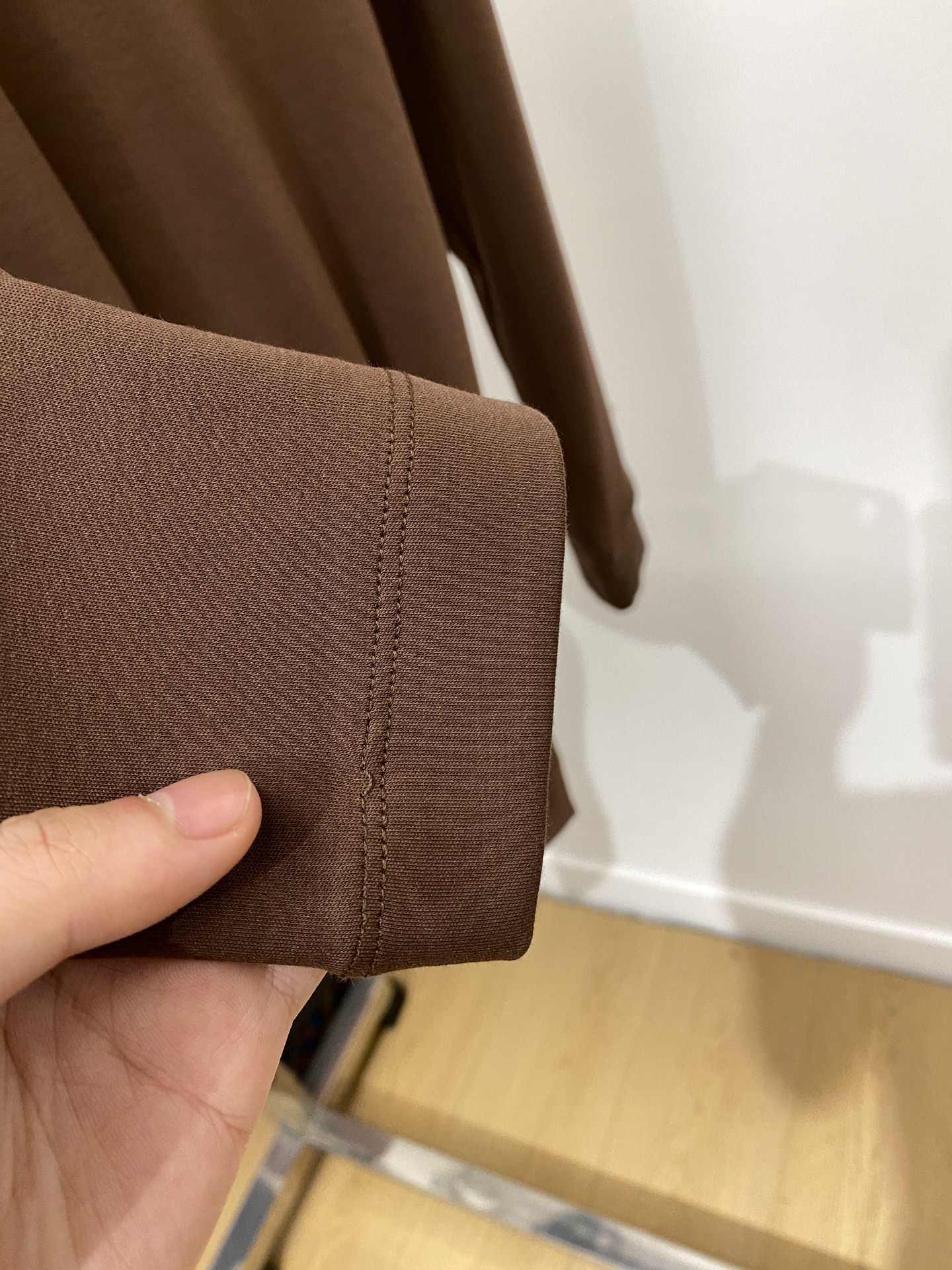 巴宝莉、2025新品长袖打底，帅气时尚，胸口设计凹凸图案logo，简约百搭款。面料棉 不仅挺括，保持潮流