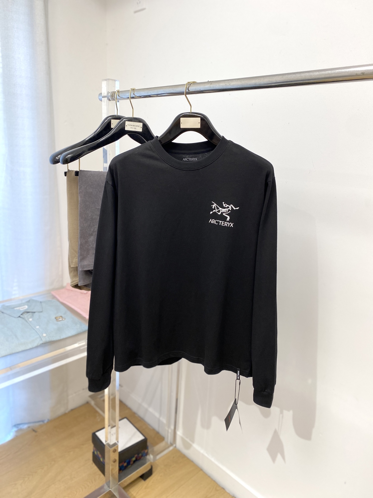 NO:518976,Archaeoptera bird, 2025 new long-sleeved sweatshirt, handsome and fashionable, simple and versatile. The top printed pattern letter logo on the chest, fabric cotton is not only crisp, maintaining the trendy silhouette, and wearing comfortably, with more delicate yarn. S-XL, arc'teryx, hoodie, sweatshirts, alexander wang19860909始祖鸟、2025新品长袖卫衣,帅气时尚,简约百搭款.胸前顶级印花图案字母logo,面料棉 不仅挺括,保持潮流的廓形,又穿着舒适,纱织更细腻,码数S-XL,arc'teryx,hoodie,sweatshirts,alexander wang,Men's clothing