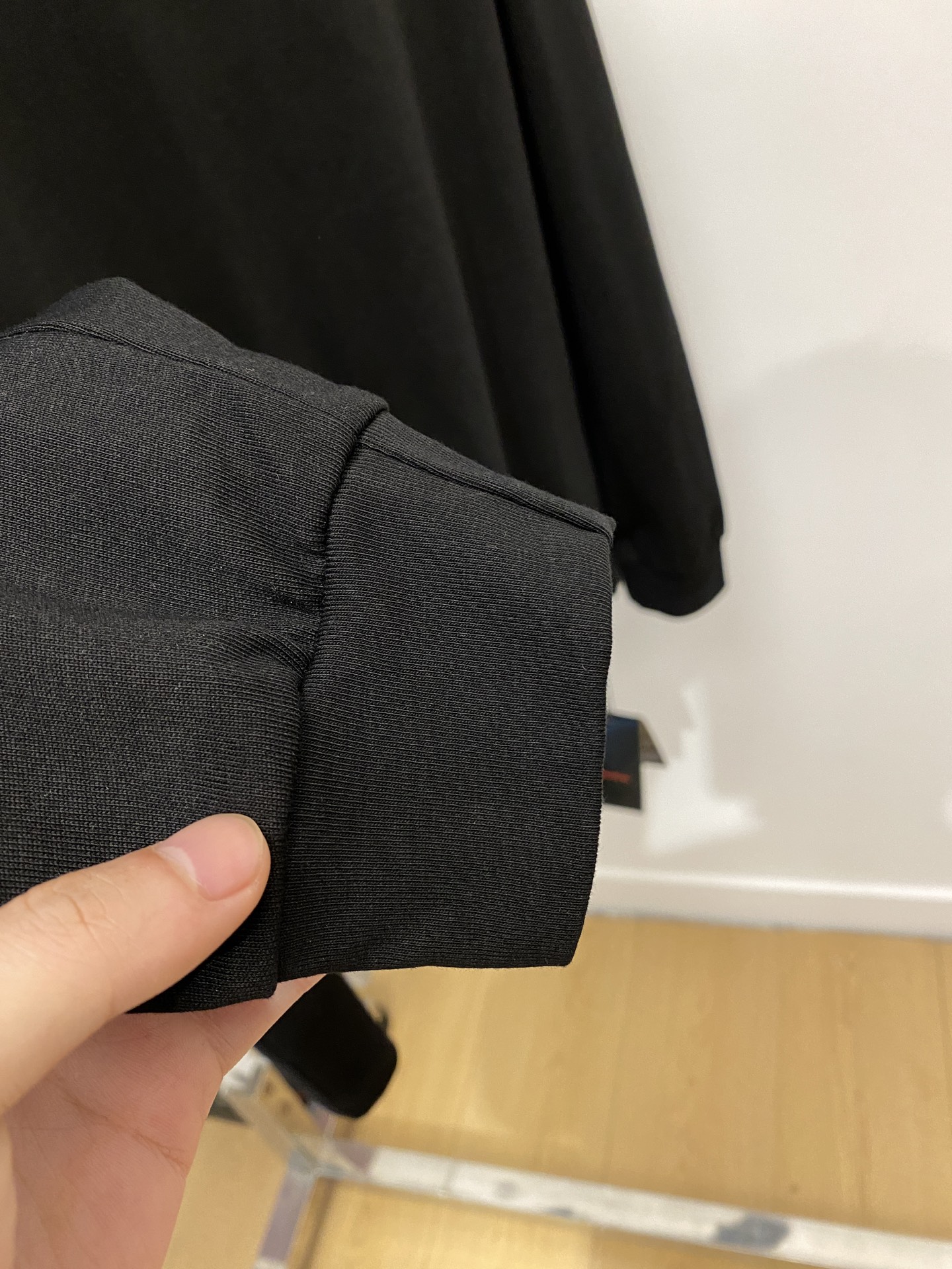 始祖鸟、2025新品长袖卫衣，帅气时尚，简约百搭款。胸前顶级印花图案字母logo，面料棉 不仅挺括，保持