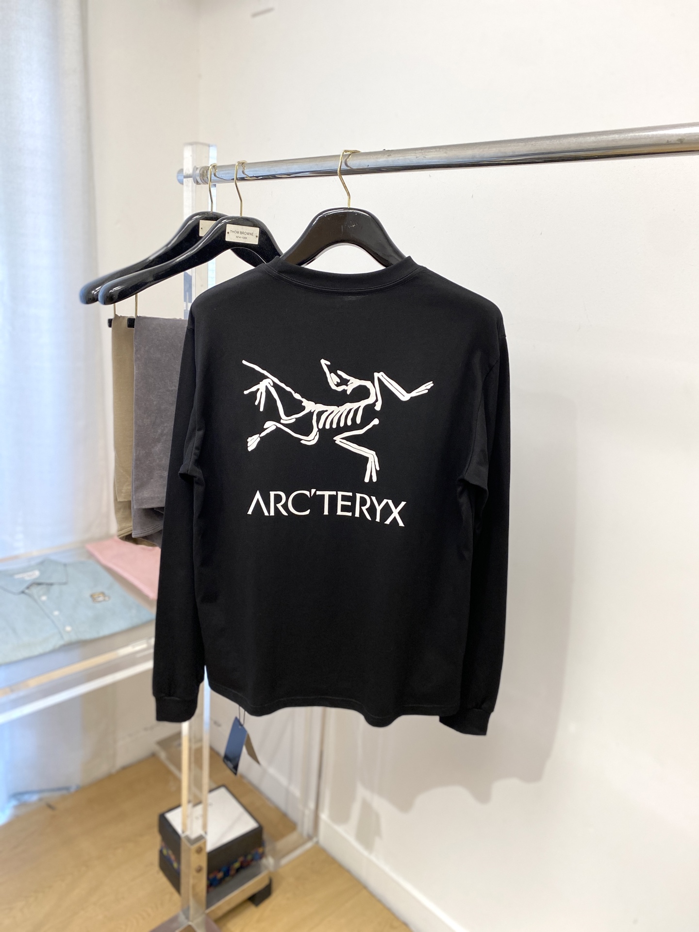 始祖鸟、2025新品长袖卫衣，帅气时尚，简约百搭款。胸前顶级印花图案字母logo，面料棉 不仅挺括，保持