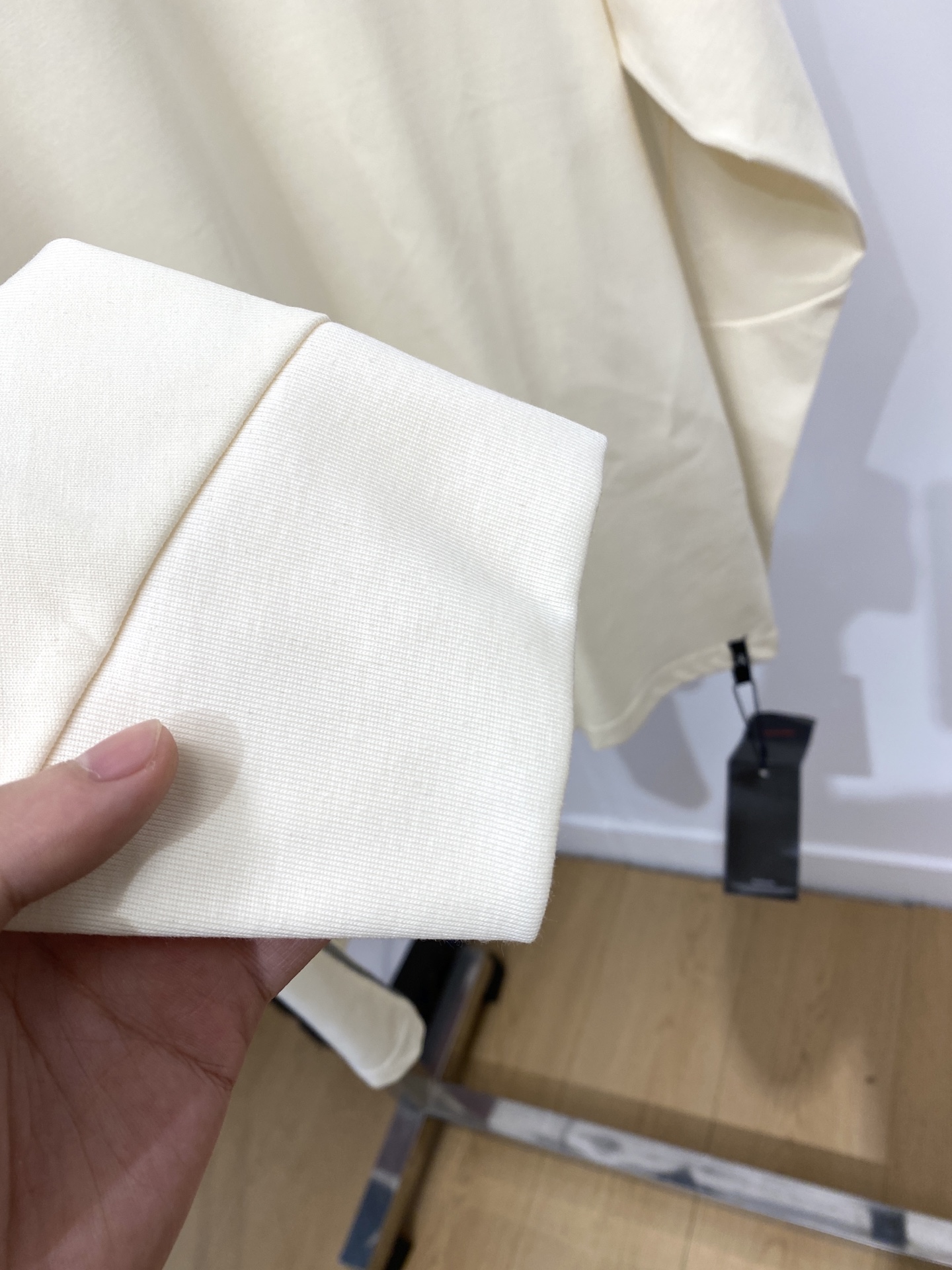 始祖鸟、2025新品长袖卫衣，帅气时尚，简约百搭款。袖口顶级印花字母logo，面料棉 不仅挺括，保持潮流