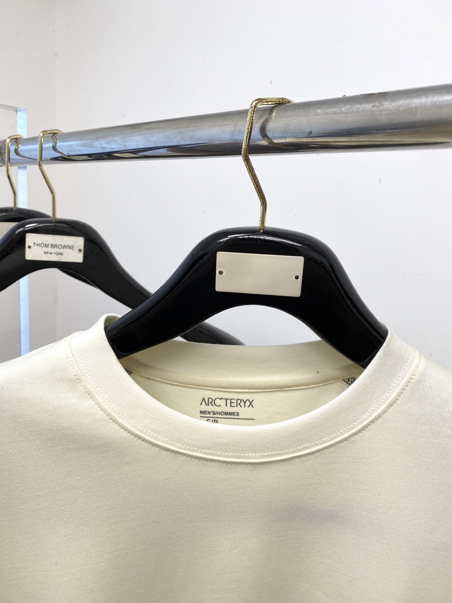 始祖鸟、2025新品长袖卫衣，帅气时尚，简约百搭款。袖口顶级印花字母logo，面料棉 不仅挺括，保持潮流