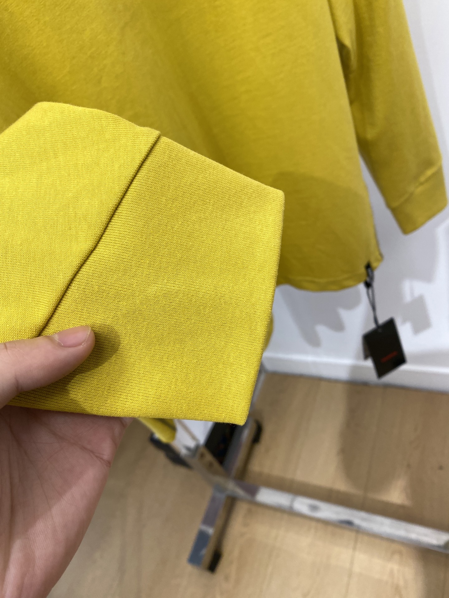 始祖鸟、2025新品长袖卫衣，帅气时尚，简约百搭款。袖口顶级印花字母logo，面料棉 不仅挺括，保持潮流