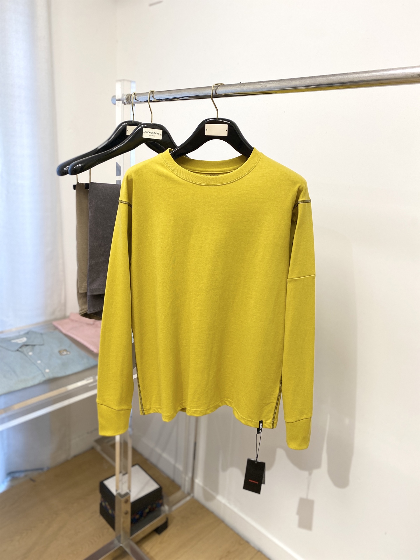 始祖鸟、2025新品长袖卫衣，帅气时尚，简约百搭款。袖口顶级印花字母logo，面料棉 不仅挺括，保持潮流