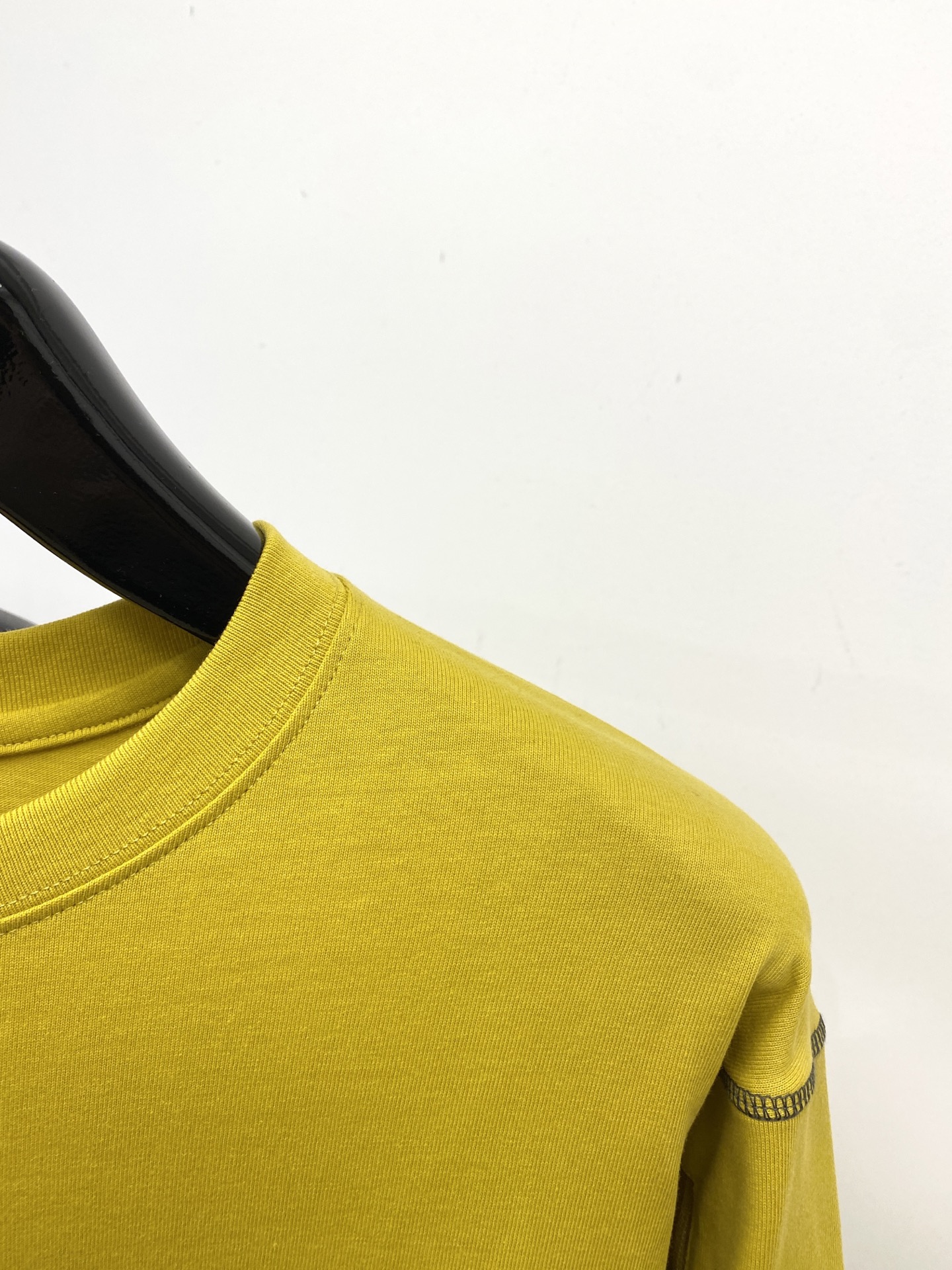 始祖鸟、2025新品长袖卫衣，帅气时尚，简约百搭款。袖口顶级印花字母logo，面料棉 不仅挺括，保持潮流