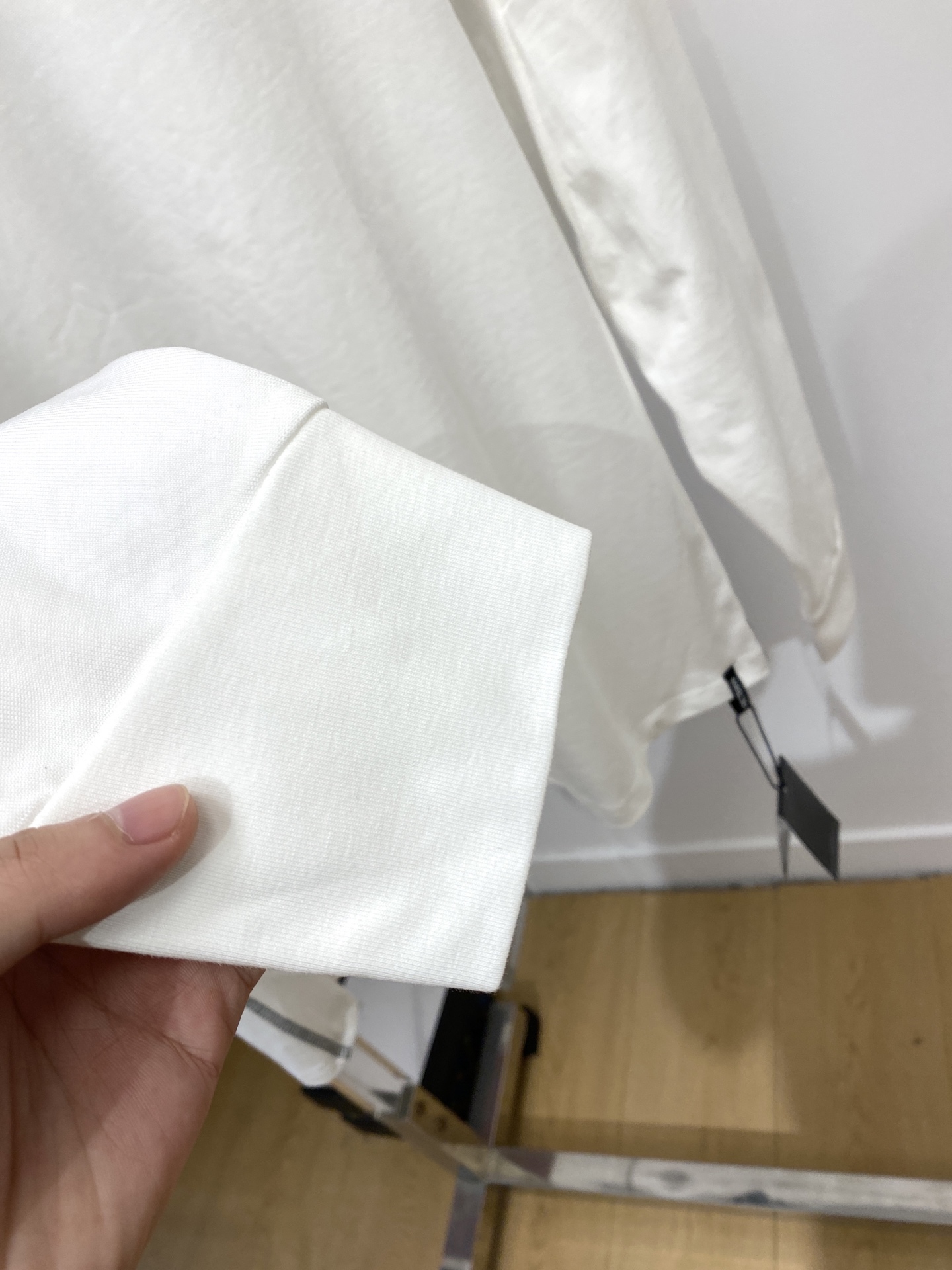 始祖鸟、2025新品长袖卫衣，帅气时尚，简约百搭款。袖口顶级印花字母logo，面料棉 不仅挺括，保持潮流