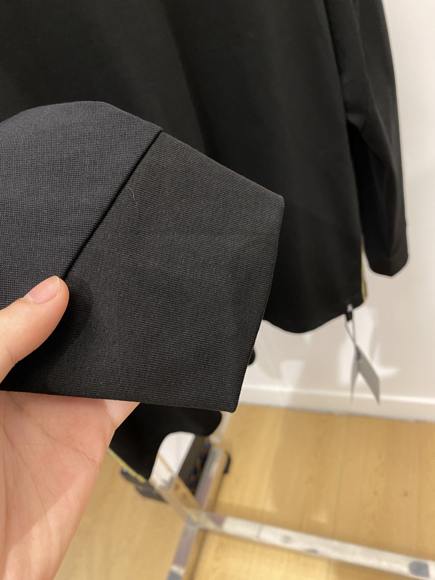 始祖鸟、2025新品长袖卫衣，帅气时尚，简约百搭款。袖口顶级印花字母logo，面料棉 不仅挺括，保持潮流