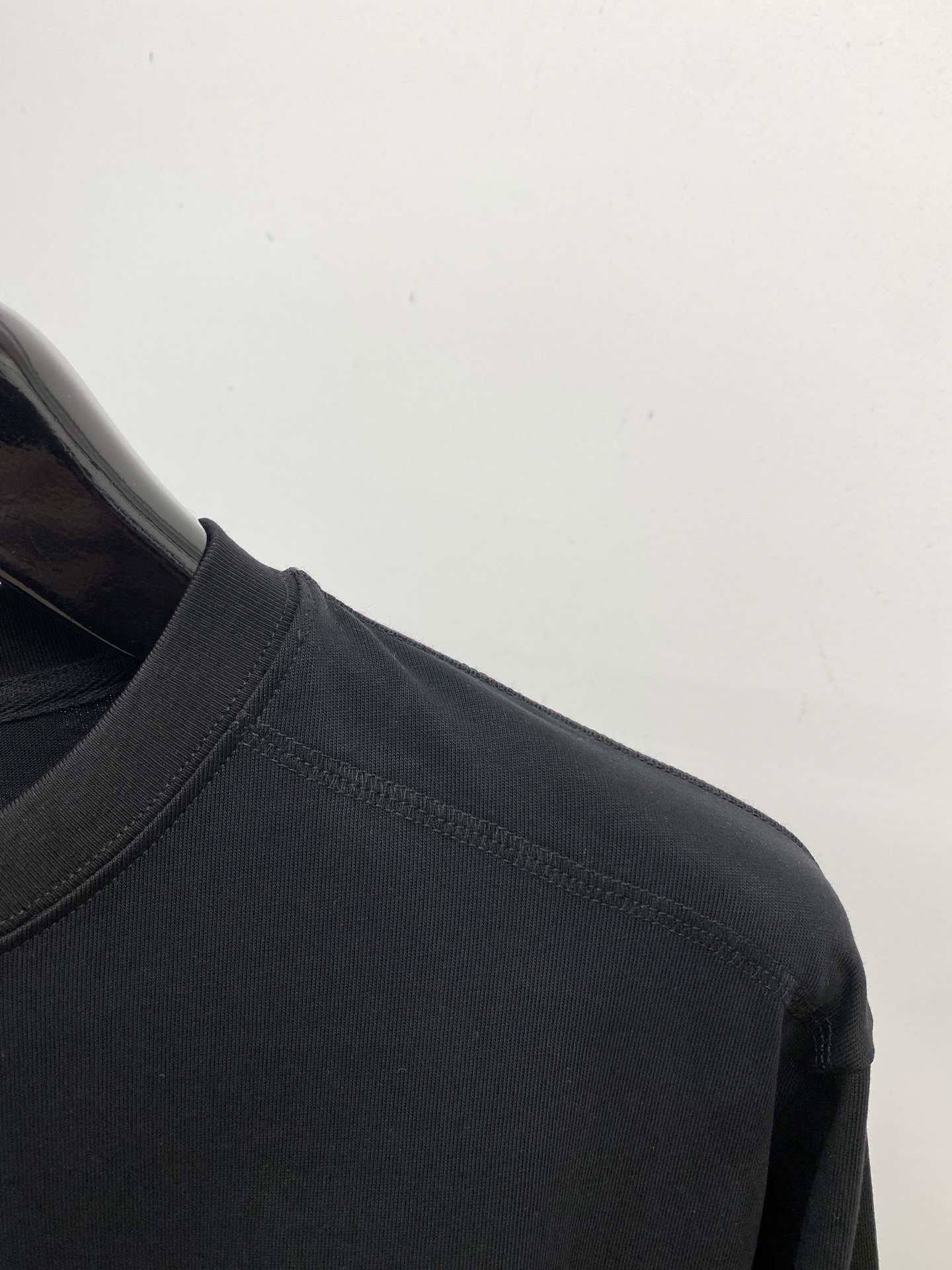 始祖鸟、2025新品长袖卫衣，帅气时尚，简约百搭款。胸前精致刺绣图案logo，面料棉 不仅挺括，保持潮流