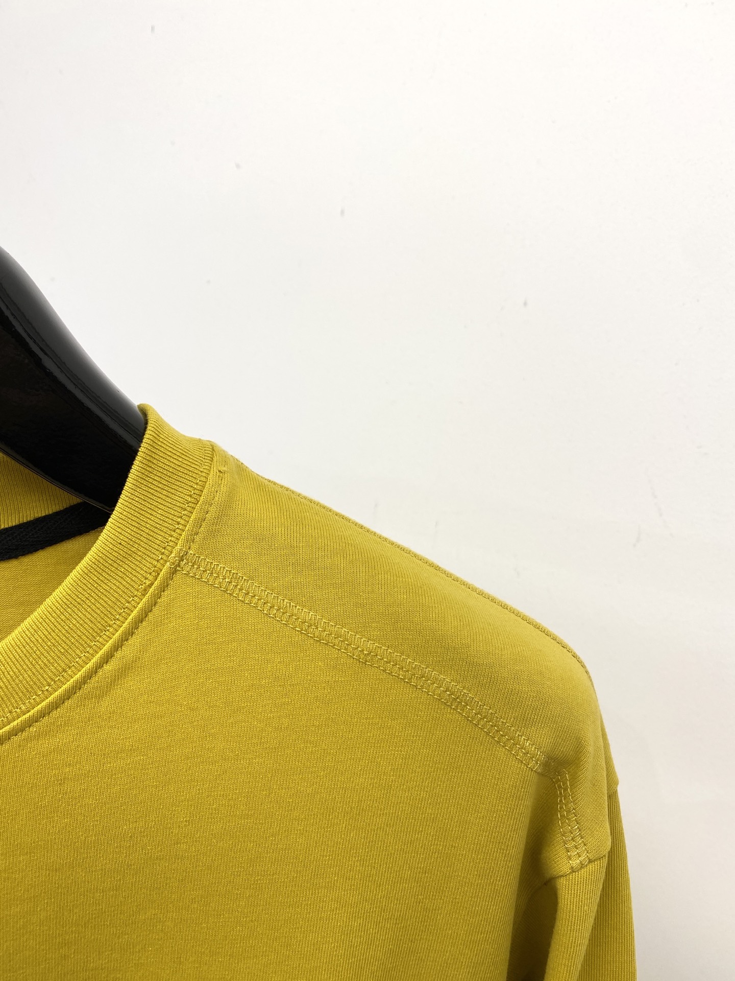 始祖鸟、2025新品长袖卫衣，帅气时尚，简约百搭款。胸前精致刺绣图案logo，面料棉 不仅挺括，保持潮流