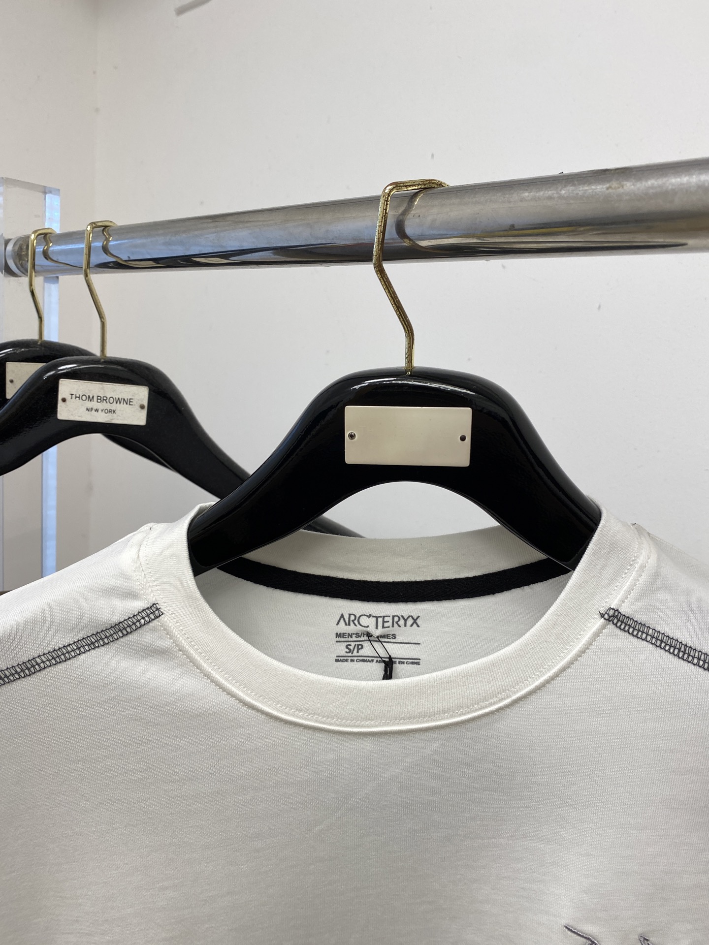 始祖鸟、2025新品长袖卫衣，帅气时尚，简约百搭款。胸前精致刺绣图案logo，面料棉 不仅挺括，保持潮流