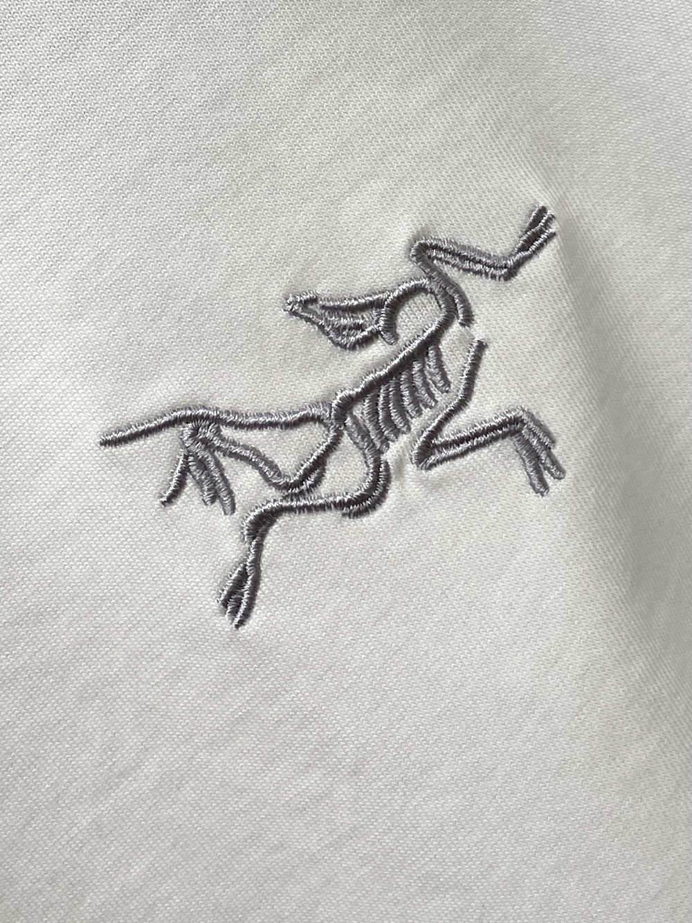 始祖鸟、2025新品长袖卫衣，帅气时尚，简约百搭款。胸前精致刺绣图案logo，面料棉 不仅挺括，保持潮流