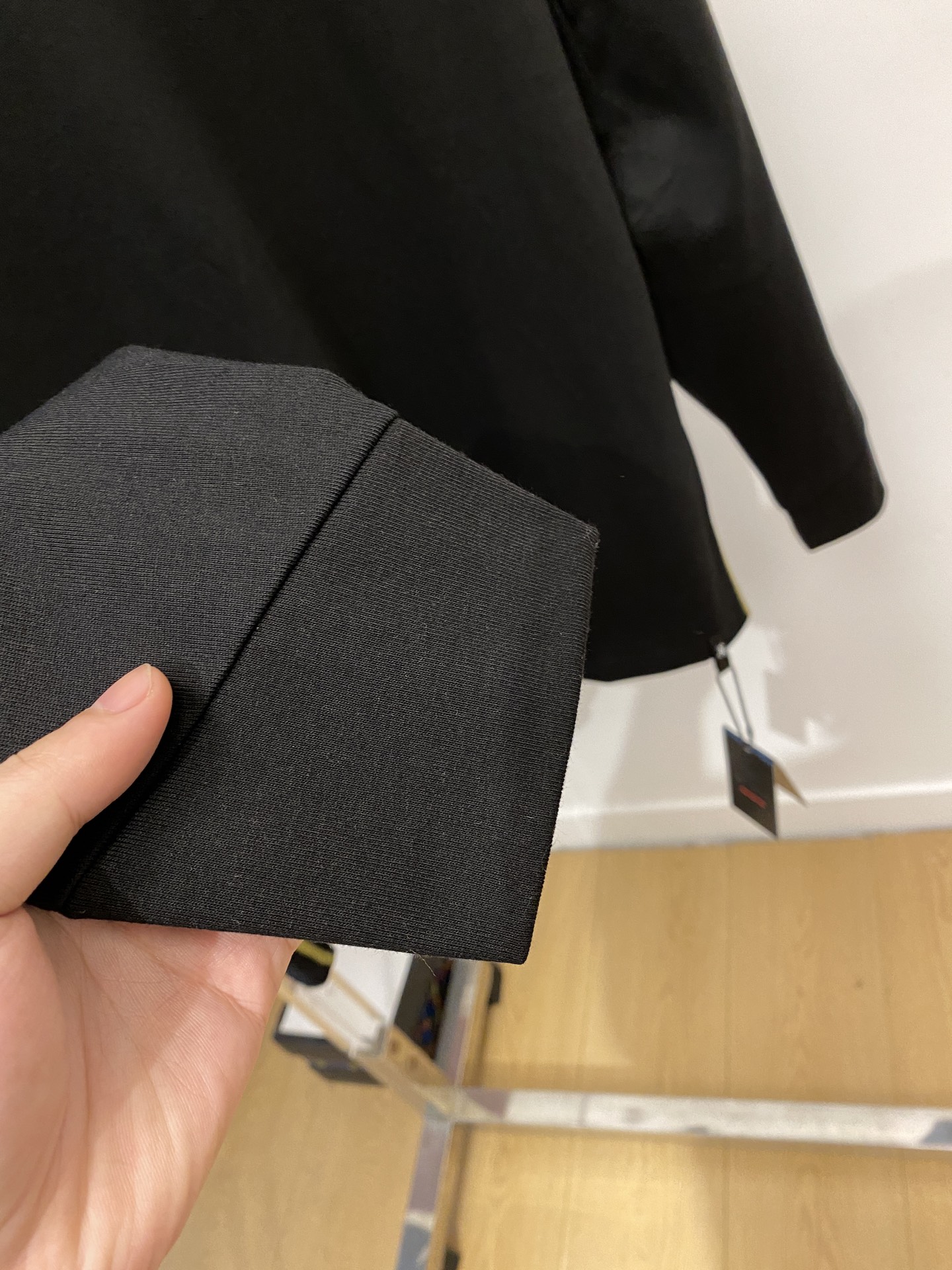 始祖鸟、2025新品长袖卫衣，帅气时尚，简约百搭款。袖口顶级印花字母logo，面料棉 不仅挺括，保持潮流