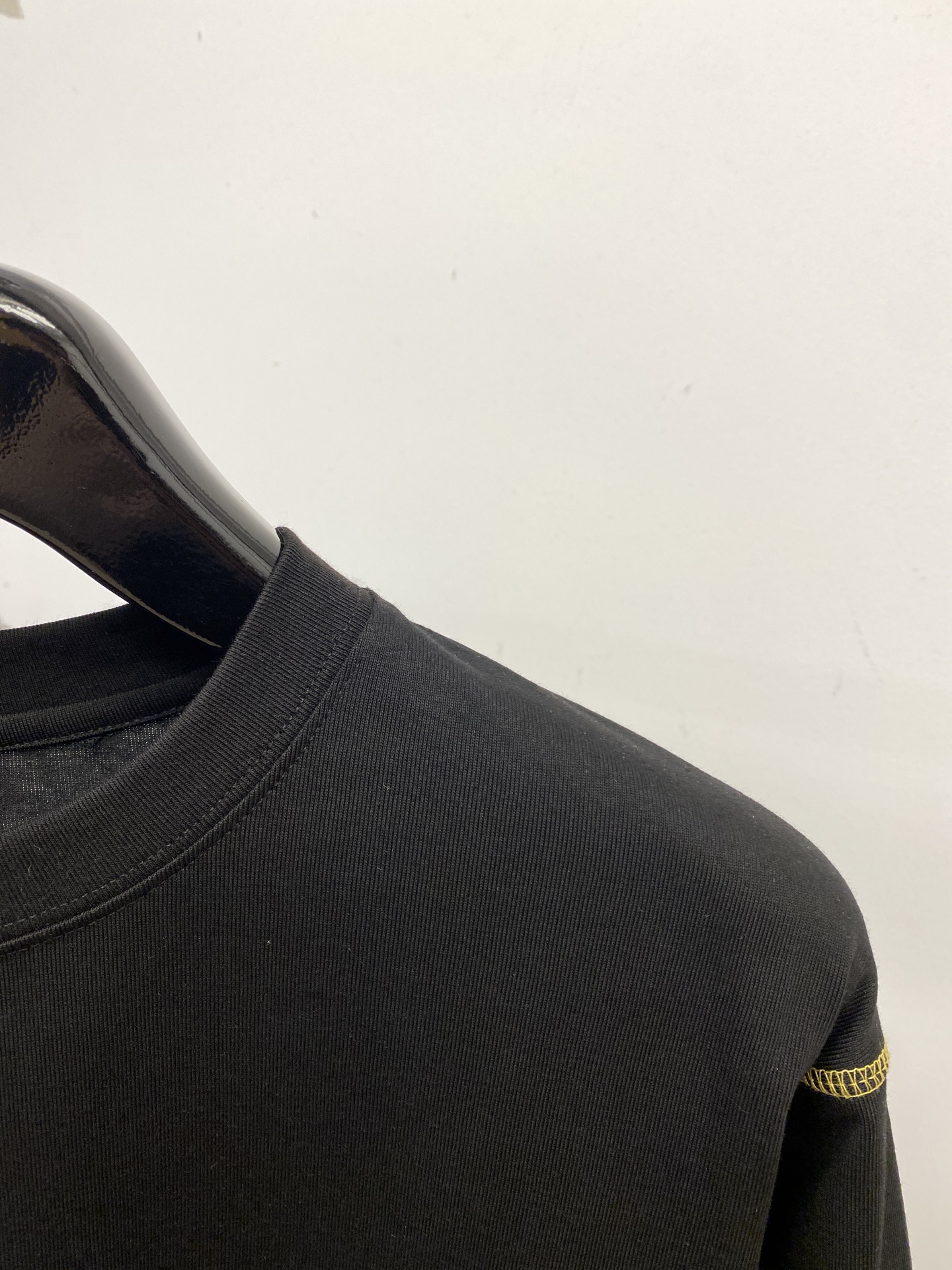 始祖鸟、2025新品长袖卫衣，帅气时尚，简约百搭款。袖口顶级印花字母logo，面料棉 不仅挺括，保持潮流