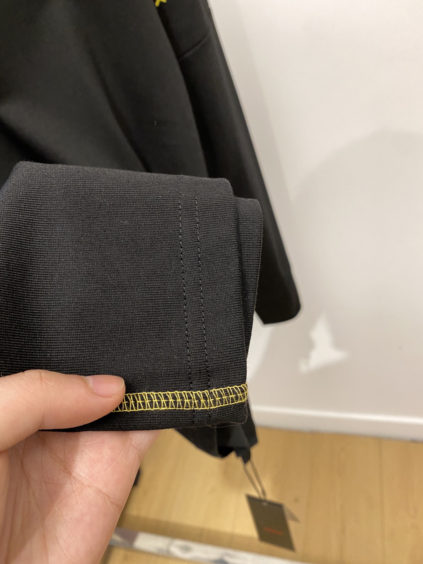 始祖鸟、2025新品长袖卫衣，帅气时尚，简约百搭款。袖口顶级印花字母logo，面料棉 不仅挺括，保持潮流