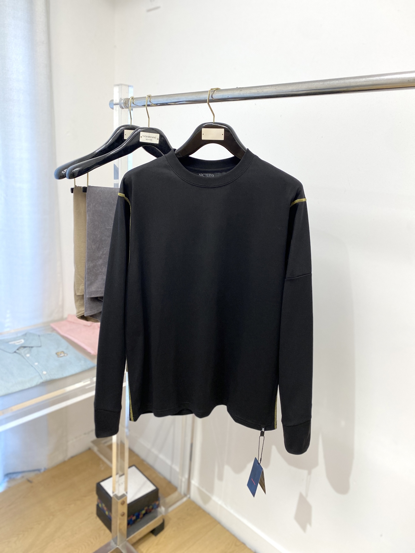 NO:518967,Archaeoptera bird, 2025 new long-sleeved sweatshirt, handsome and fashionable, simple and versatile. Top-grade printed letter logo on the cuffs, fabric cotton is not only crisp, maintaining a trendy silhouette, and comfortable to wear, and the yarn is more delicate, S-XL, arc'teryx, hoodie, sweatshirts, alexander wang19860909始祖鸟、2025新品长袖卫衣,帅气时尚,简约百搭款.袖口顶级印花字母logo,面料棉 不仅挺括,保持潮流的廓形,又穿着舒适,纱织更细腻,码数S-XL,arc'teryx,hoodie,sweatshirts,alexander wang,Men's clothing