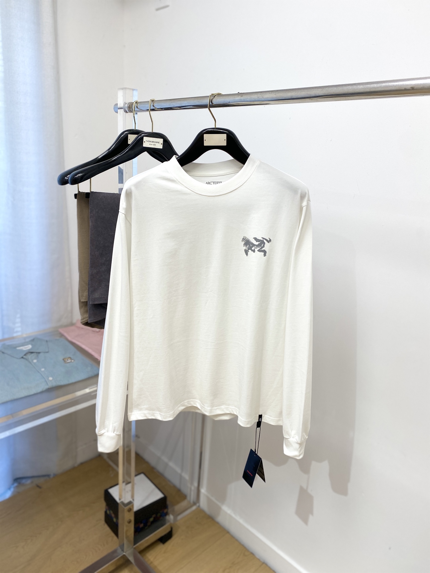 NO:518993,Archaeoptera bird, 2025 new long-sleeved sweatshirt, handsome and fashionable, simple and versatile. Top printed pattern logo on the chest, fabric cotton is not only crisp, maintaining a trendy silhouette, and comfortable to wear, and the yarn is more delicate, S-XL, arc'teryx, hoodie, sweatshirts, alexander wang19860909始祖鸟、2025新品长袖卫衣,帅气时尚,简约百搭款.胸前顶级印花图案logo,面料棉 不仅挺括,保持潮流的廓形,又穿着舒适,纱织更细腻,码数S-XL,arc'teryx,hoodie,sweatshirts,alexander wang,Men's clothing