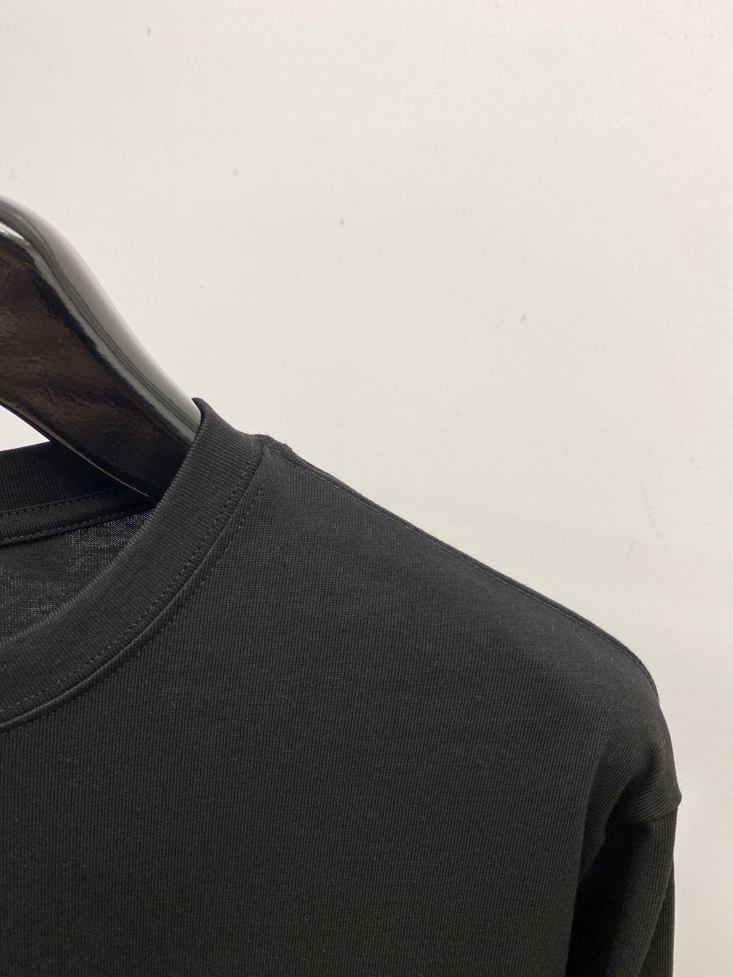 始祖鸟、2025新品长袖卫衣，帅气时尚，简约百搭款。胸前顶级印花图案logo，面料棉 不仅挺括，保持潮流