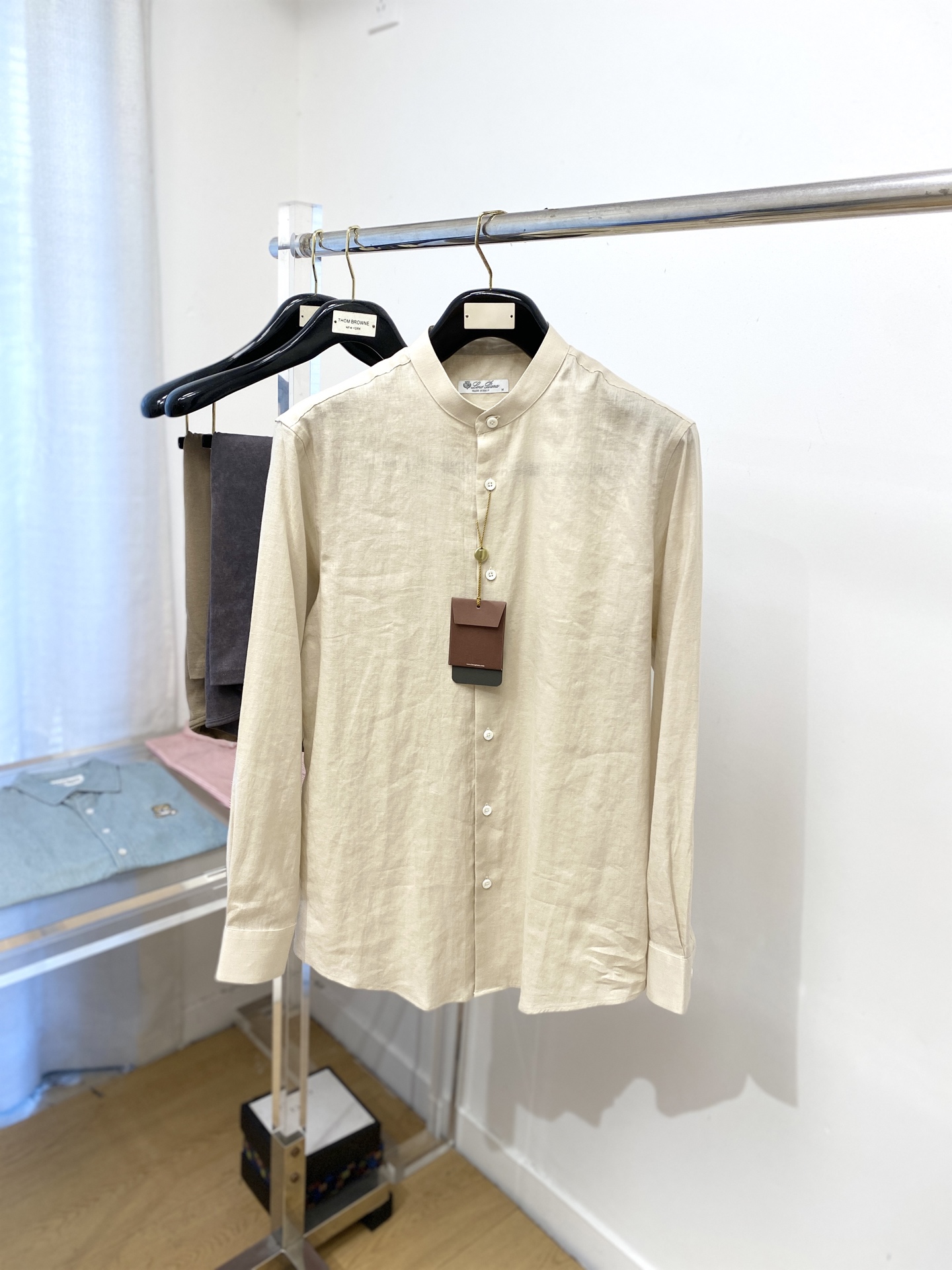 NO:518990,LP, 2025 new shirt, fashionable and handsome, simple and versatile, customized original fabric, not only crisp, maintains the trendy silhouette, and is comfortable to wear, and the yarn is more delicate, the number S-2XL, loro piana, shirts, alexander wang19860909LP、2025新品衬衫,时尚帅气,简约百搭款,定制原版面料,不仅挺括,保持潮流的廓形,又穿着舒适,纱织更细腻,码数S-2XL,,loro piana,shirts,alexander wang,Men's clothing